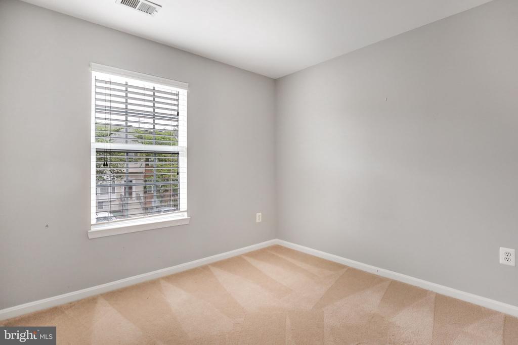 43056 CANDLEWICK SQUARE