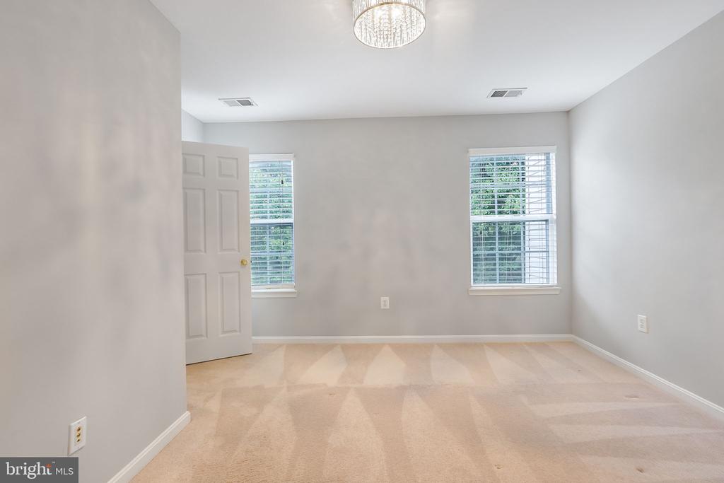 43056 CANDLEWICK SQUARE