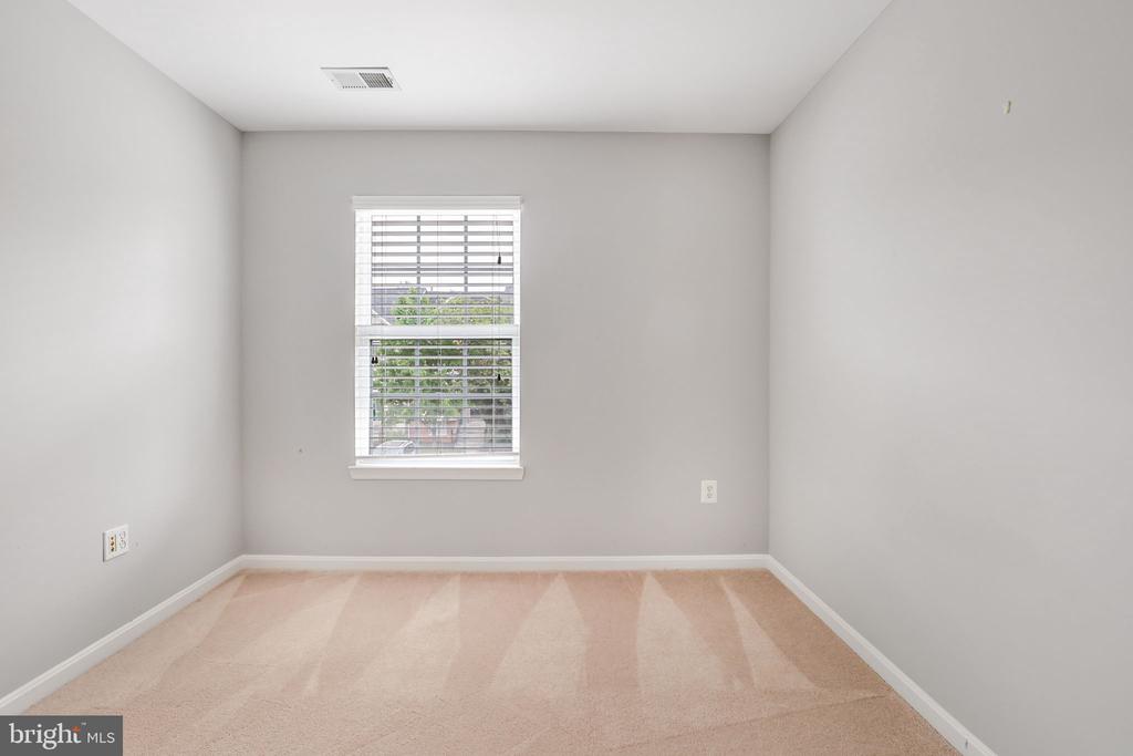 43056 CANDLEWICK SQUARE