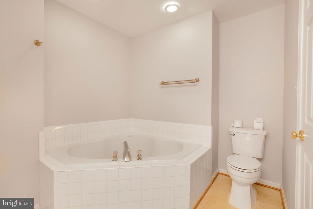 43056 CANDLEWICK SQUARE