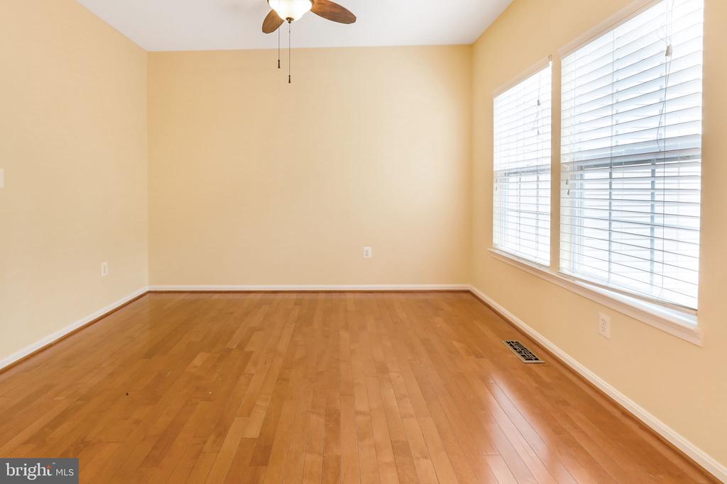 43056 CANDLEWICK SQUARE