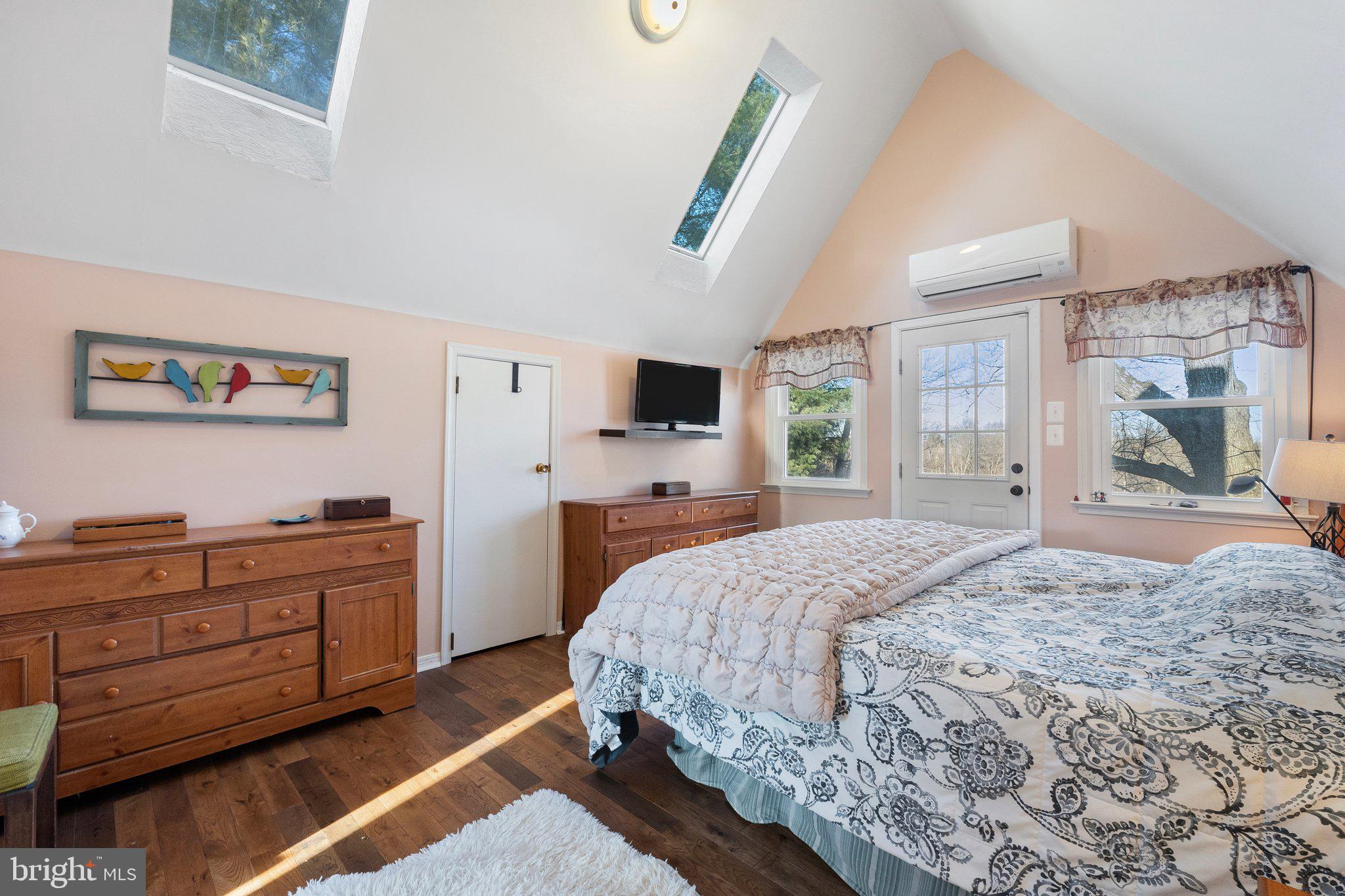 40034 FEATHERBED LANE