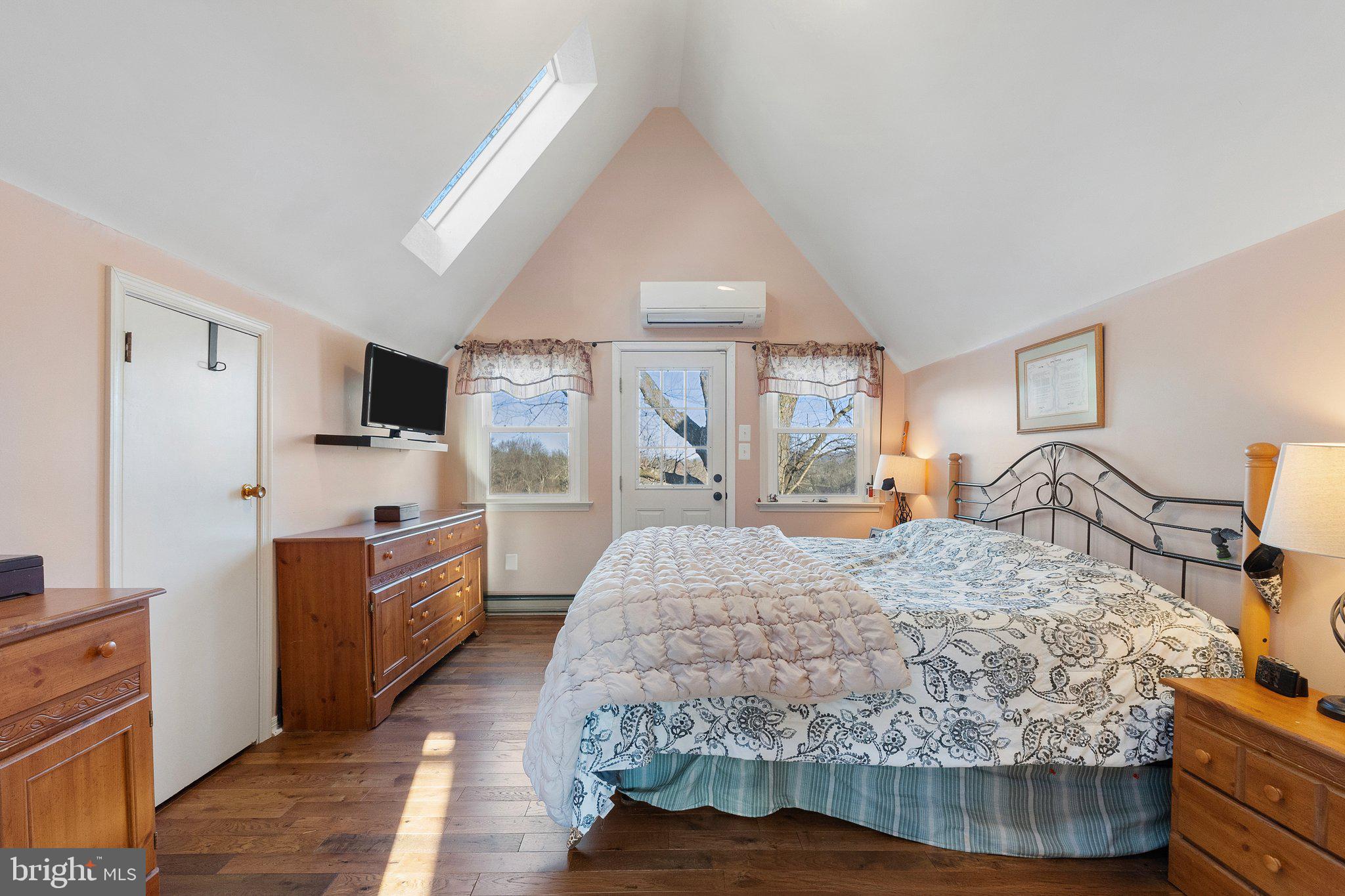 40034 FEATHERBED LANE