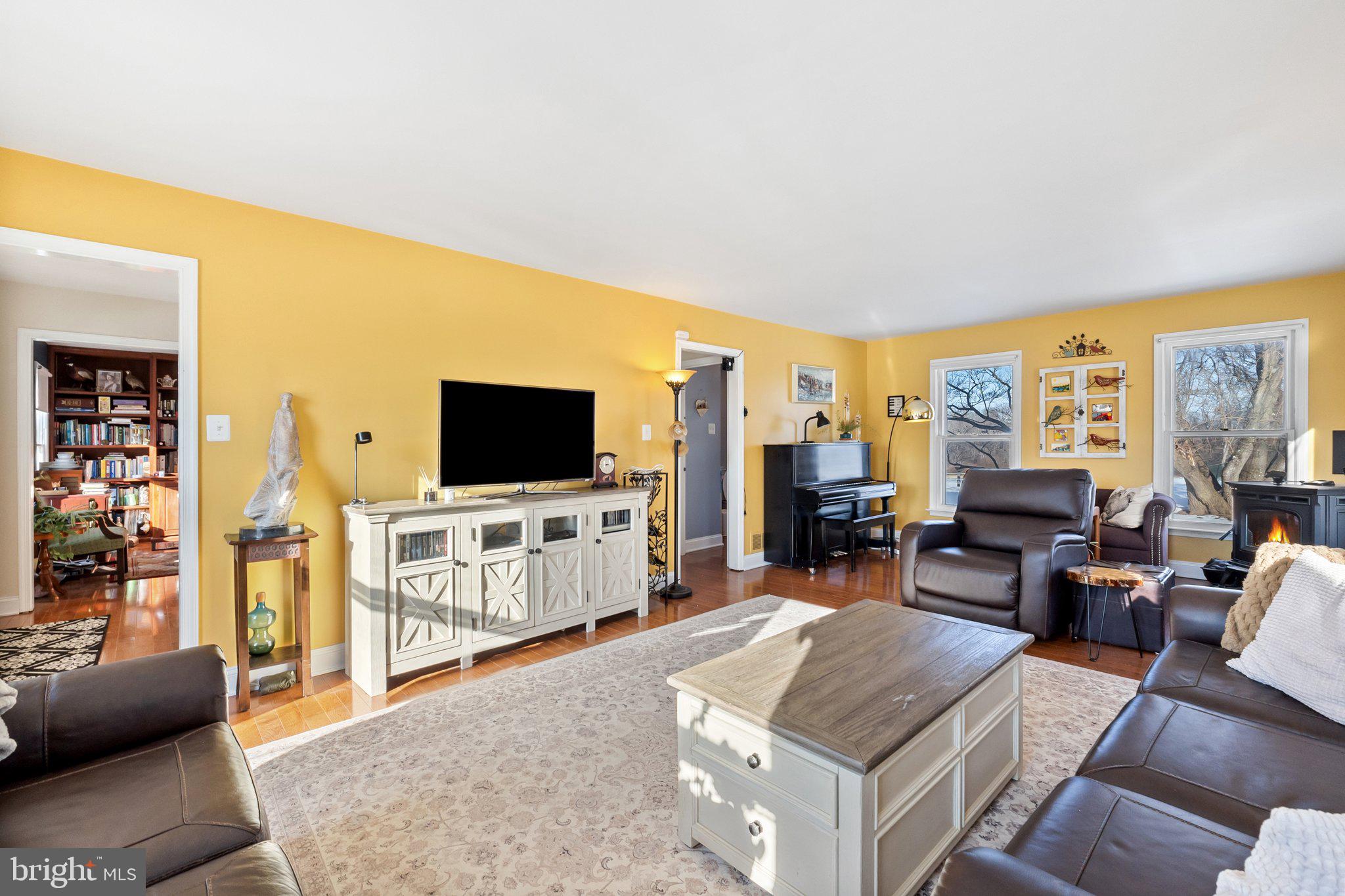 40034 FEATHERBED LANE