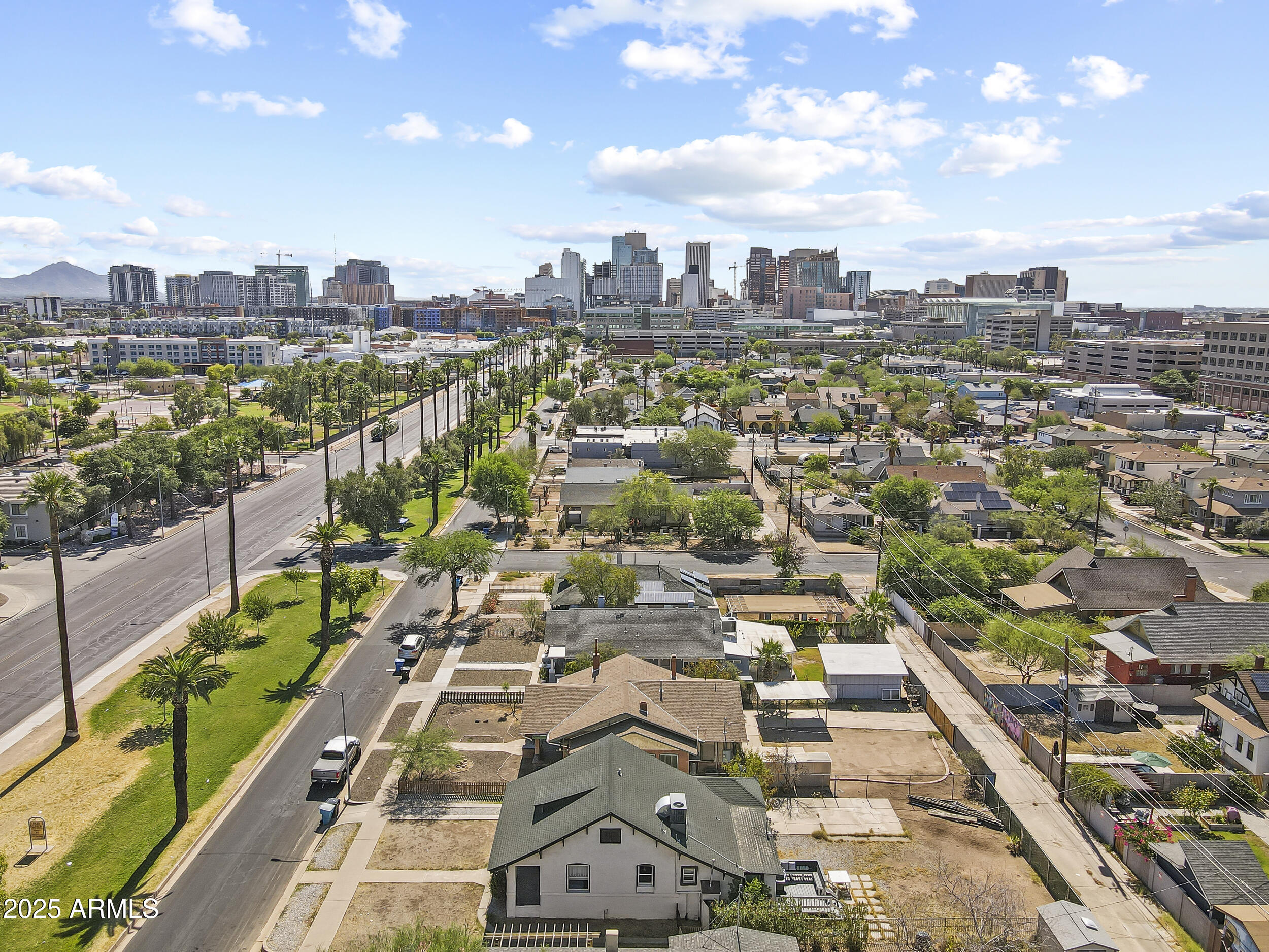 1315 W WOODLAND Avenue