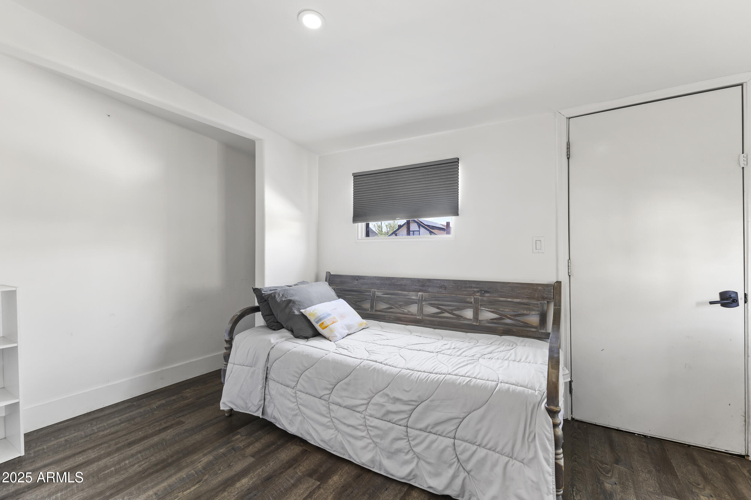 1315 W WOODLAND Avenue