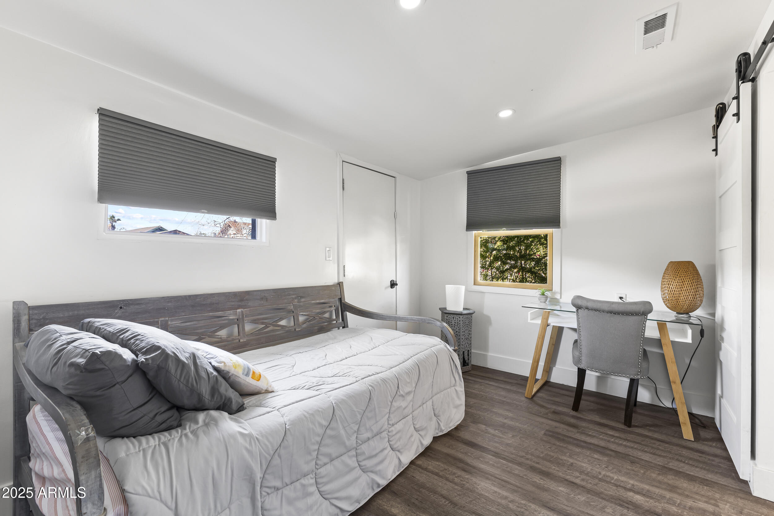 1315 W WOODLAND Avenue