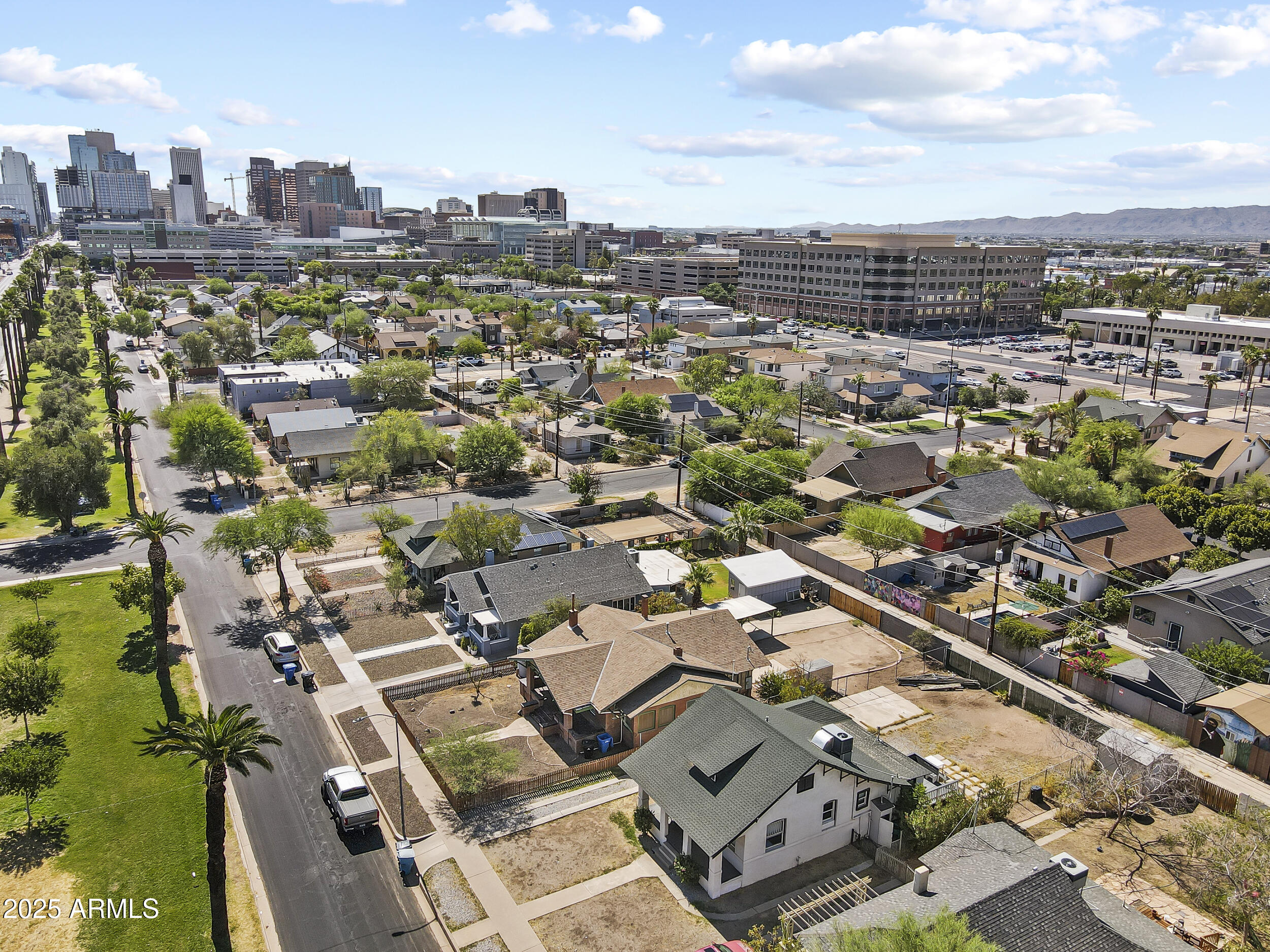 1315 W WOODLAND Avenue