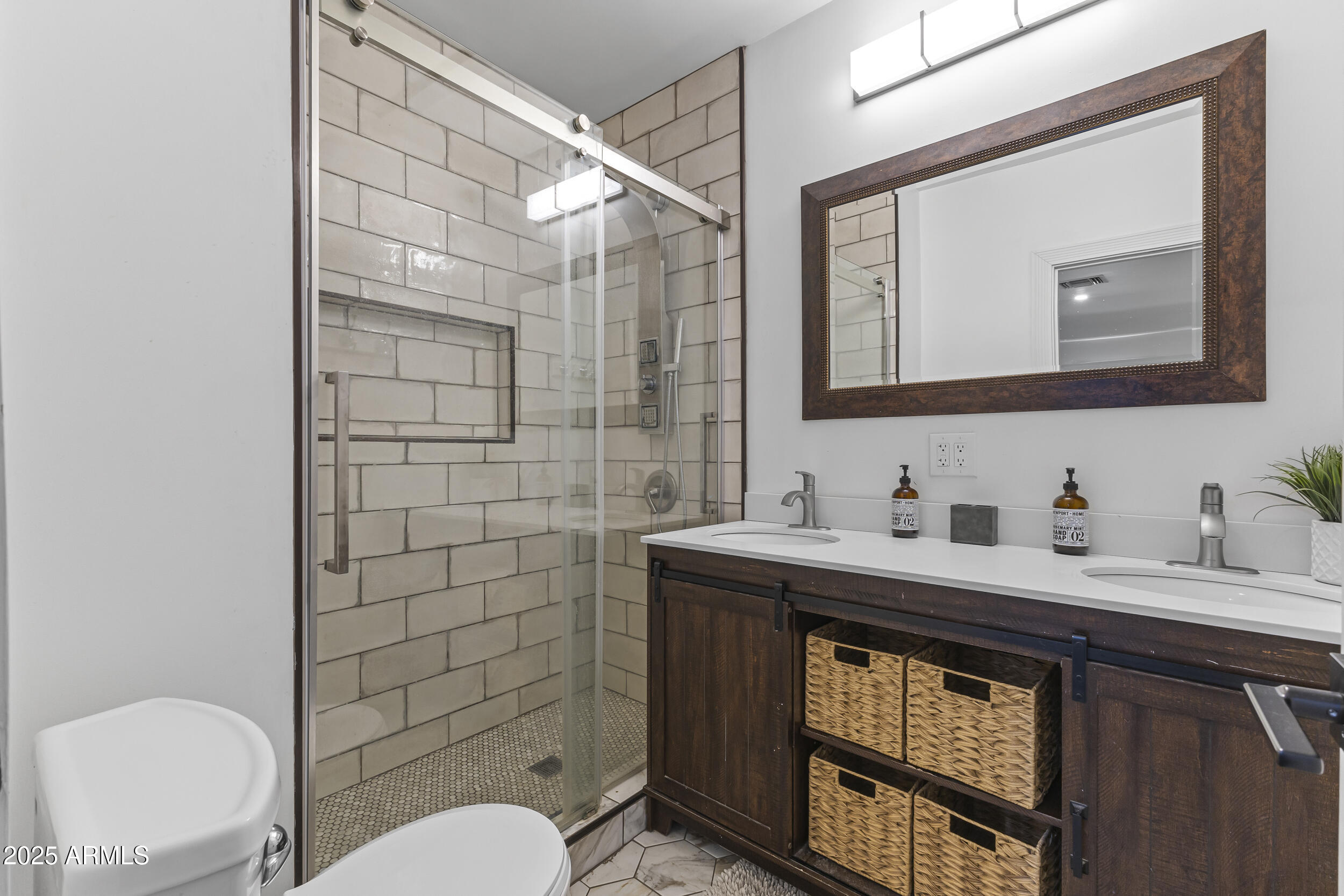 1315 W WOODLAND Avenue