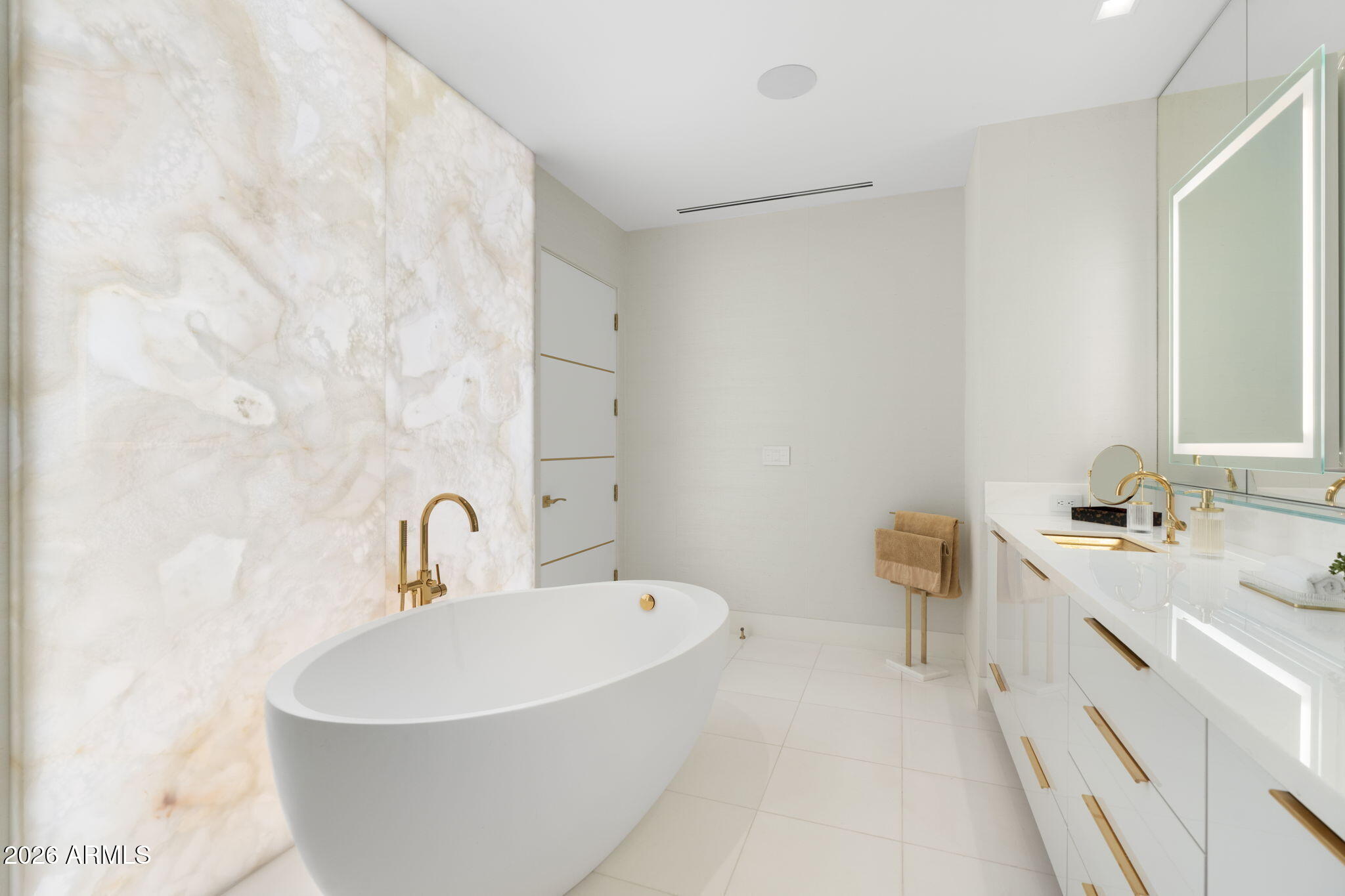 6587 N PALMERAIE Boulevard 2015