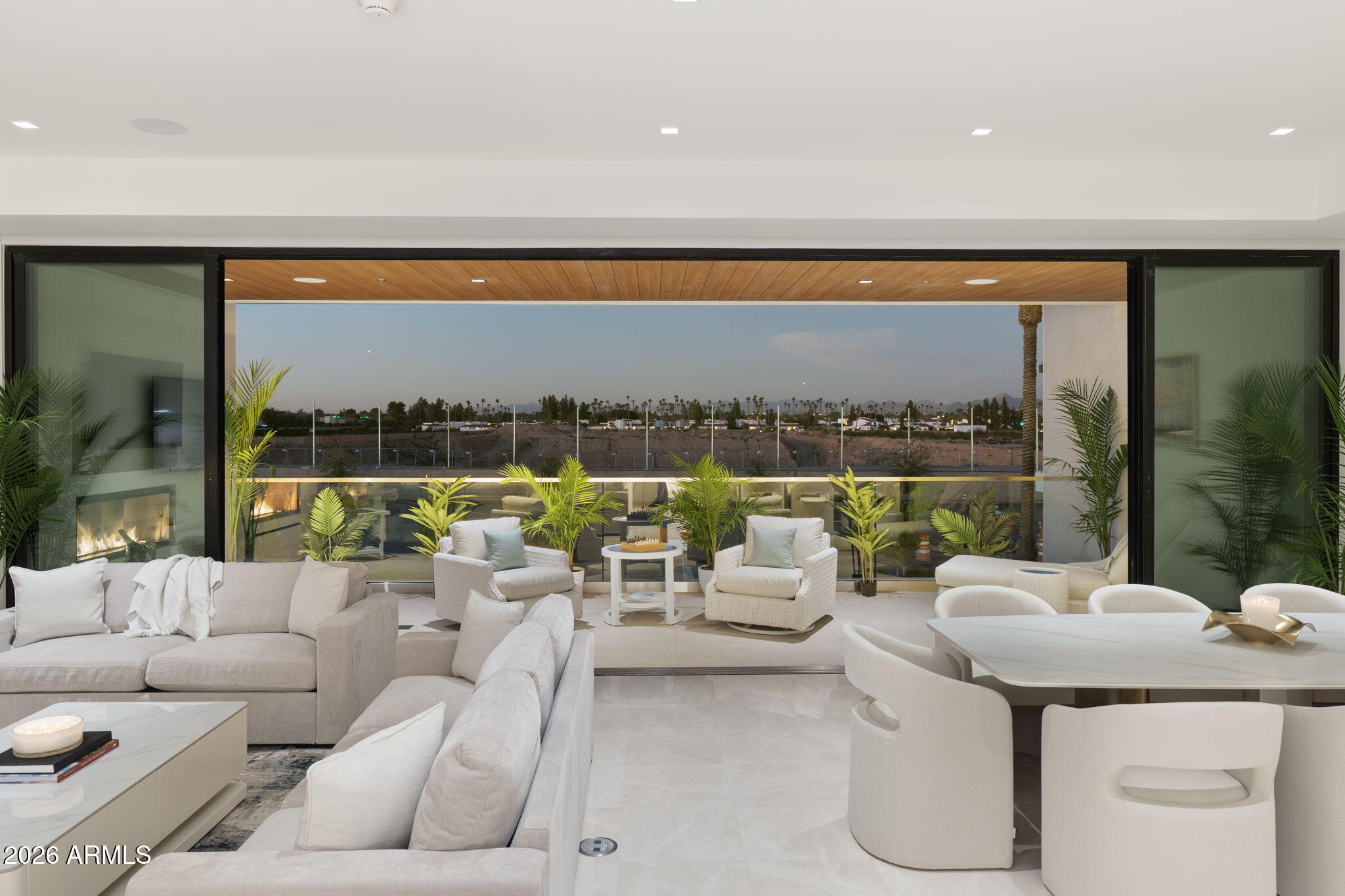 6587 N PALMERAIE Boulevard 2015