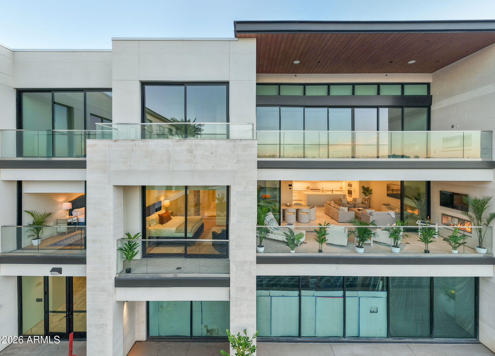 6587 N PALMERAIE Boulevard 2015