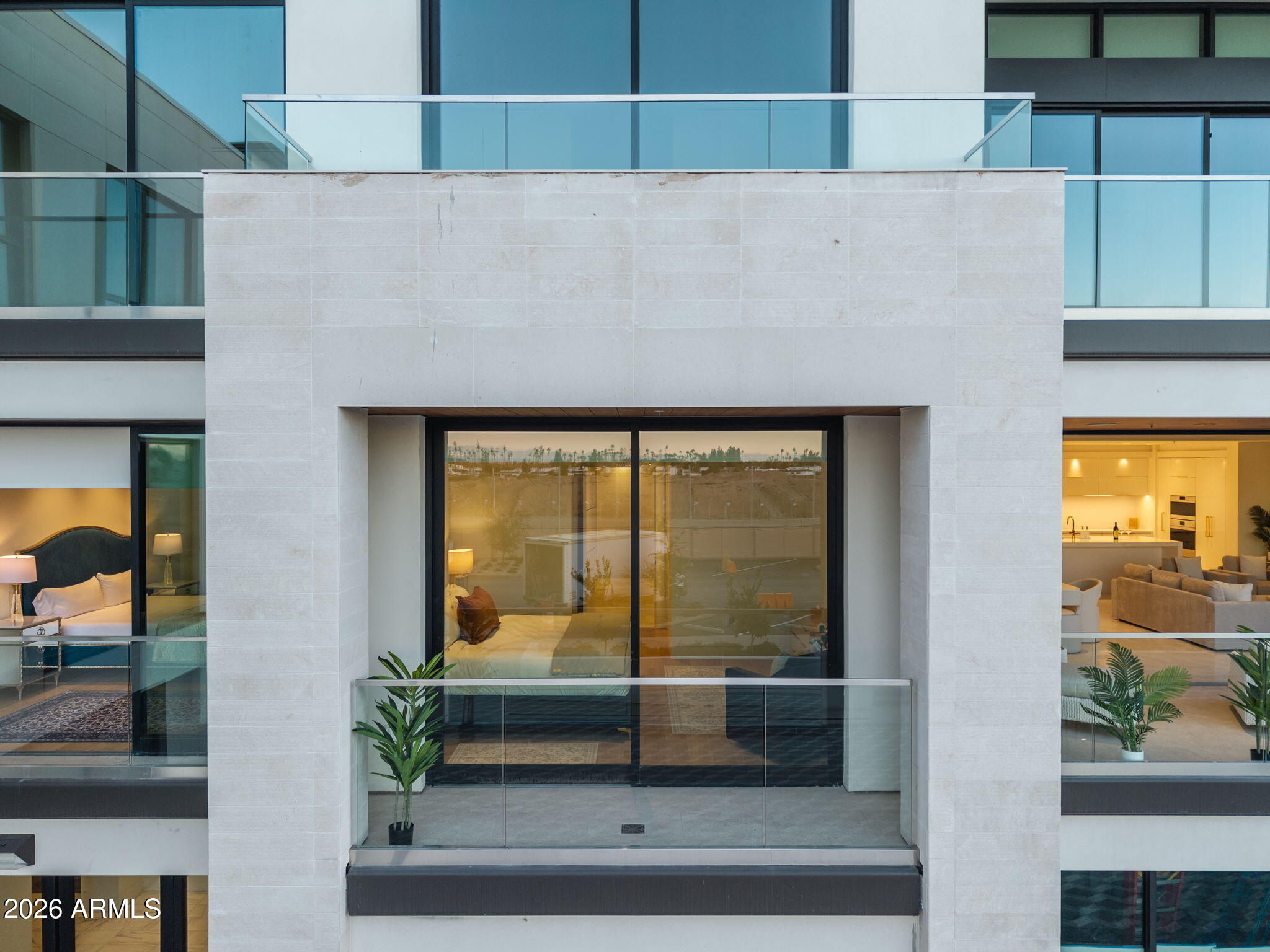 6587 N PALMERAIE Boulevard 2015