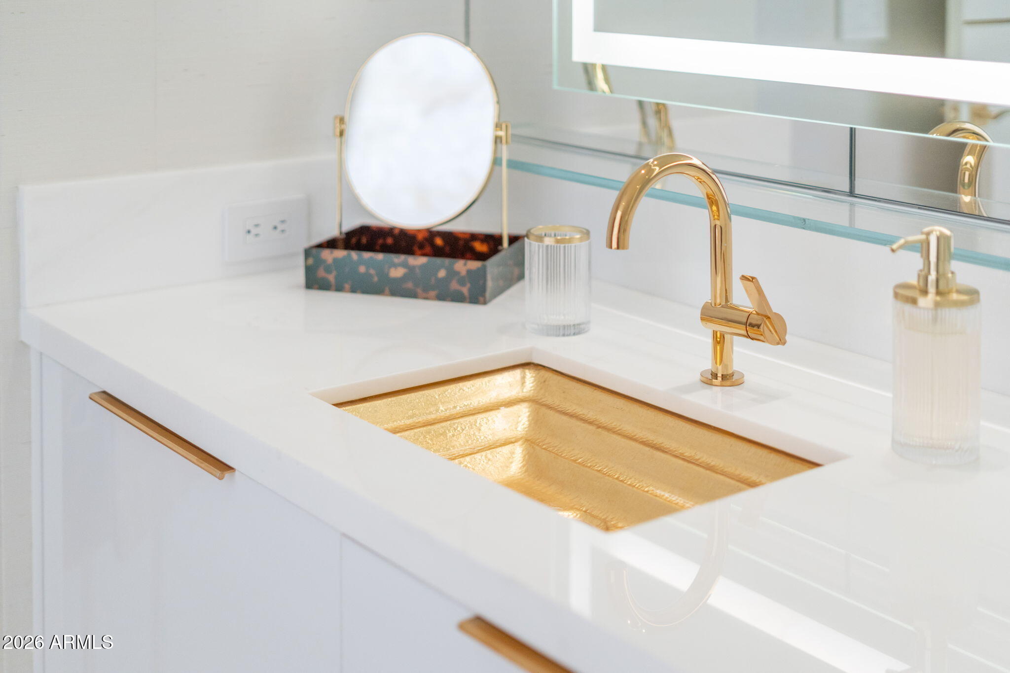 6587 N PALMERAIE Boulevard 2015