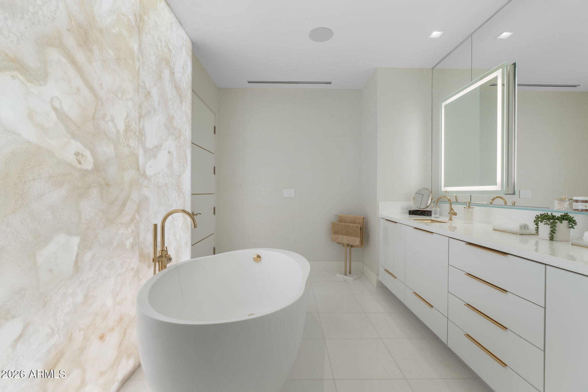 6587 N PALMERAIE Boulevard 2015