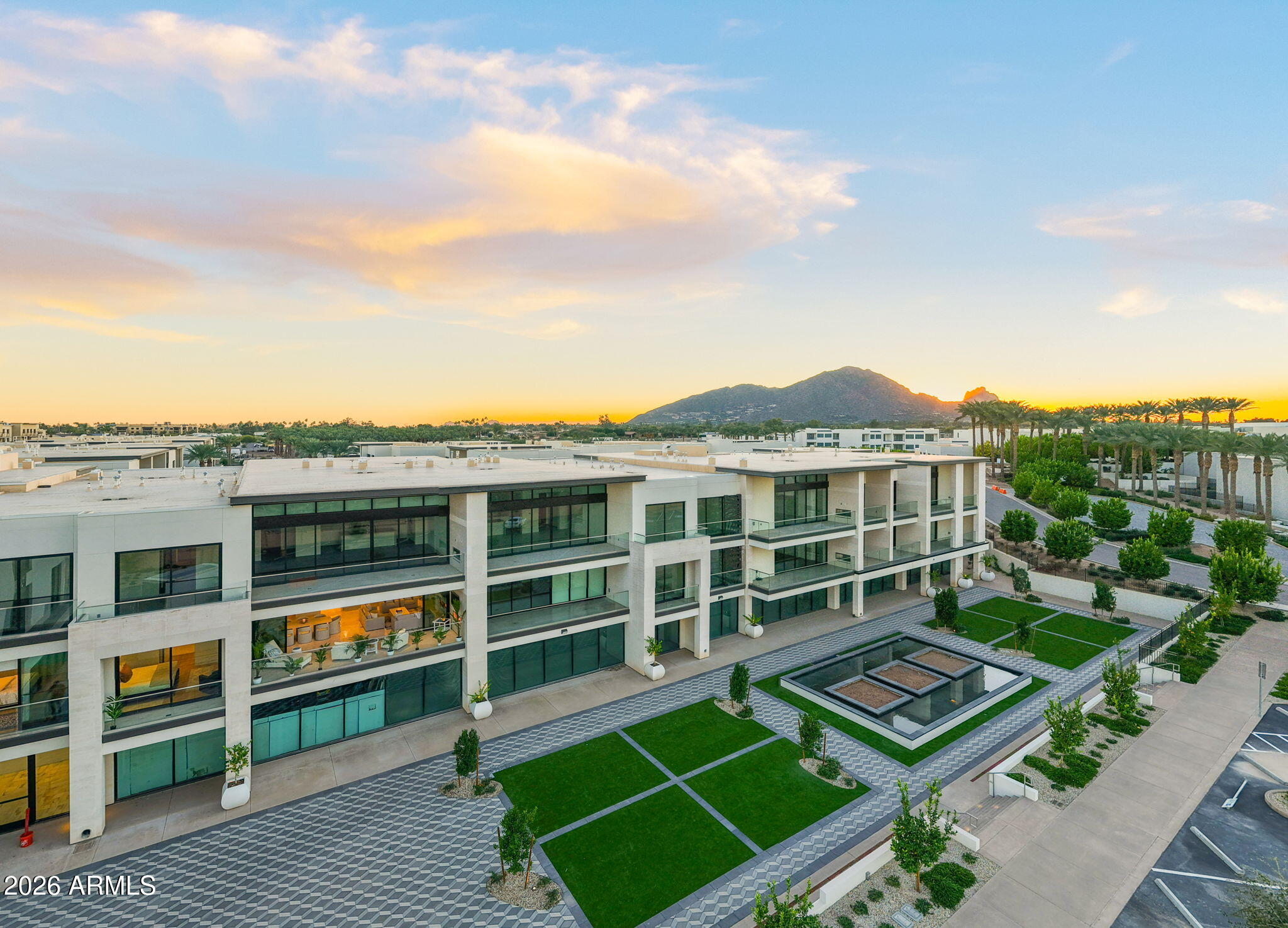 6587 N PALMERAIE Boulevard 2015