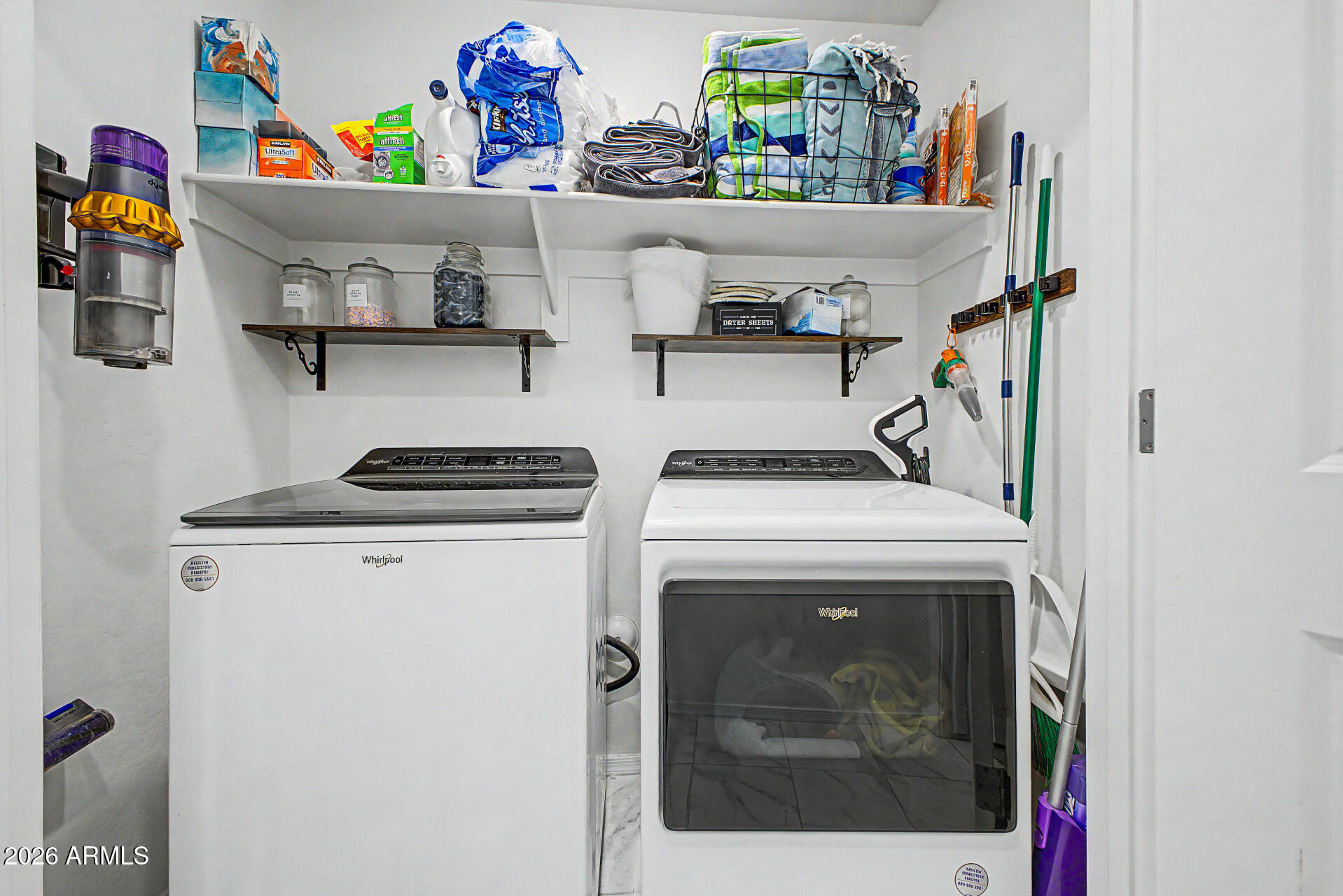 1556 W CENTRAL Avenue