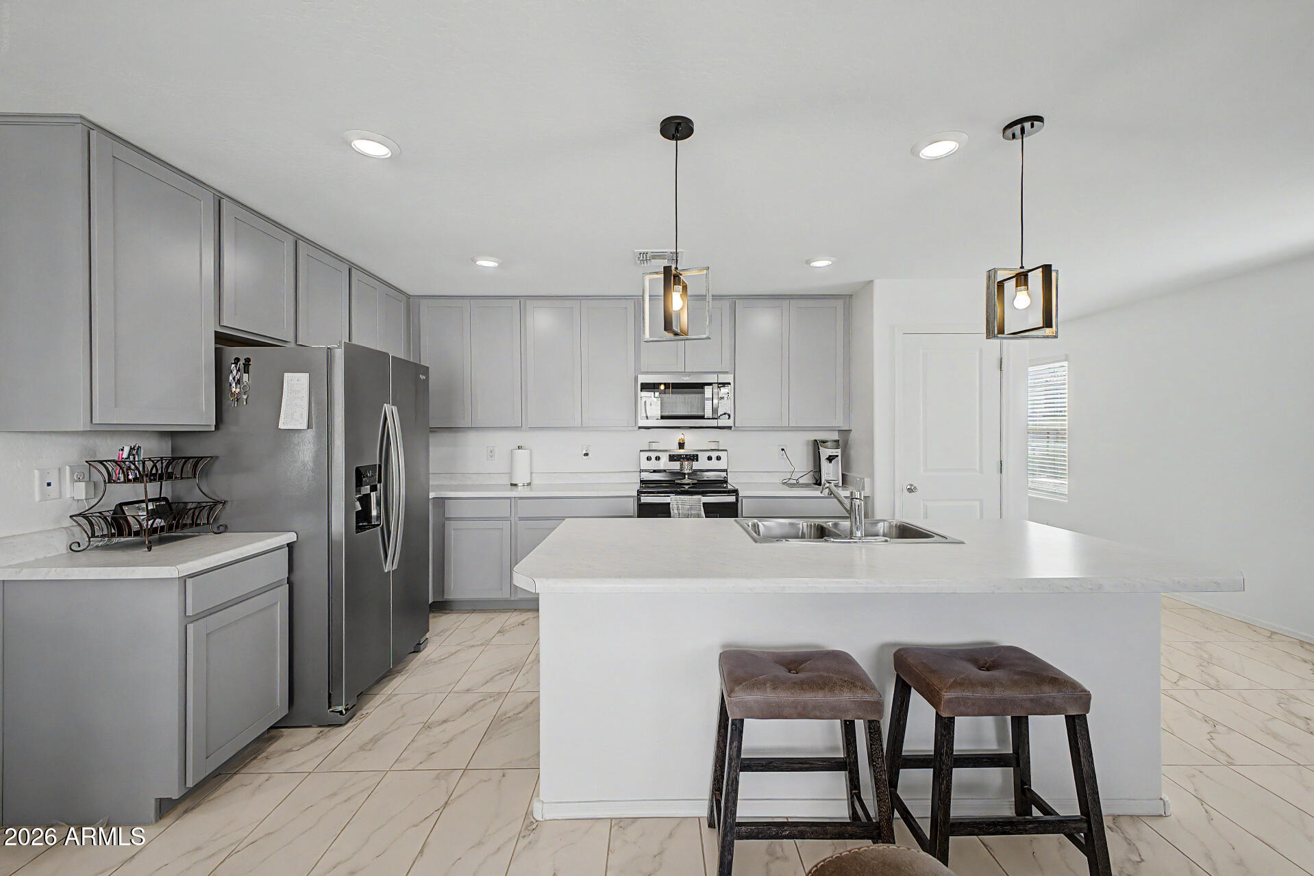 1556 W CENTRAL Avenue