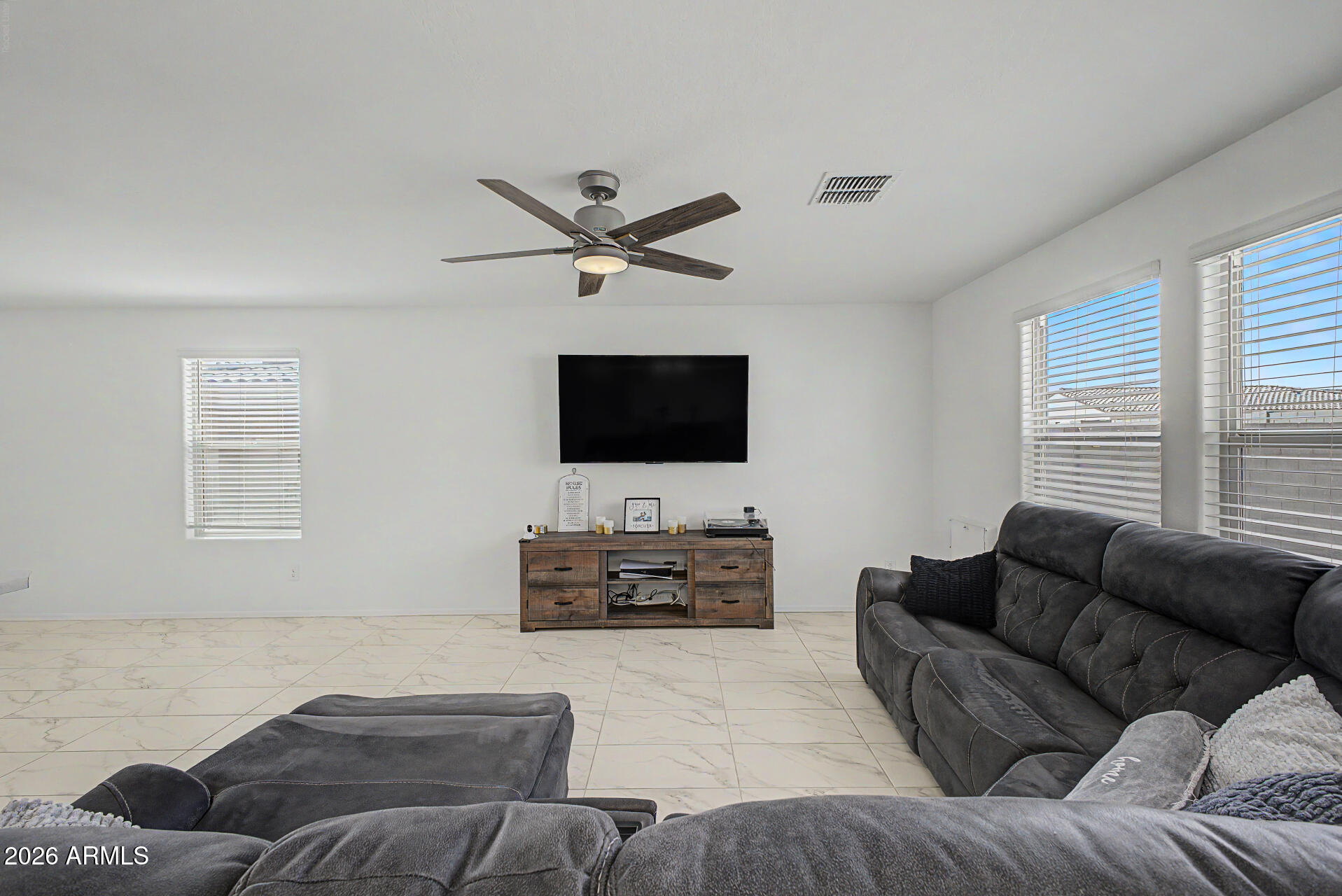 1556 W CENTRAL Avenue