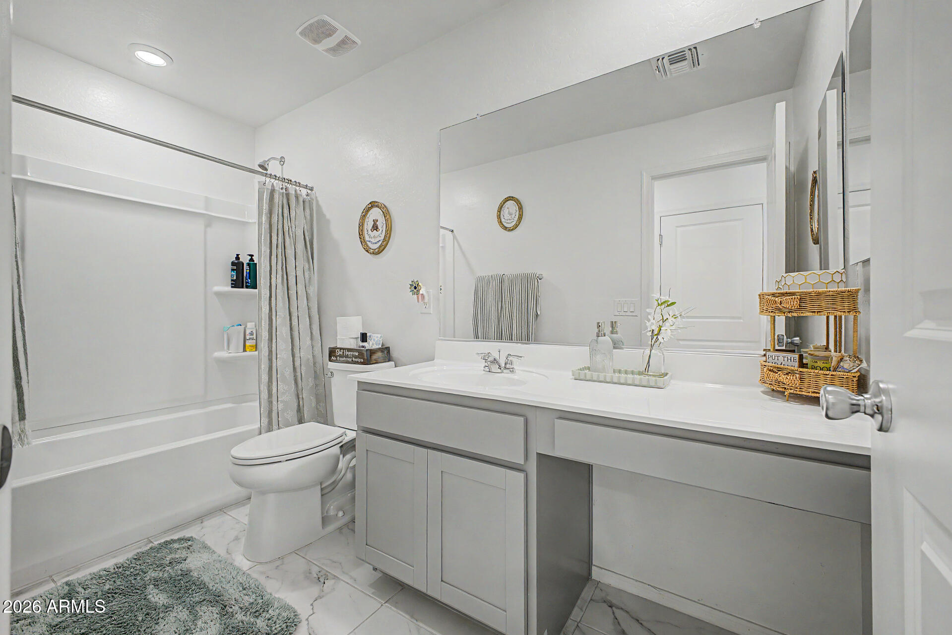 1556 W CENTRAL Avenue