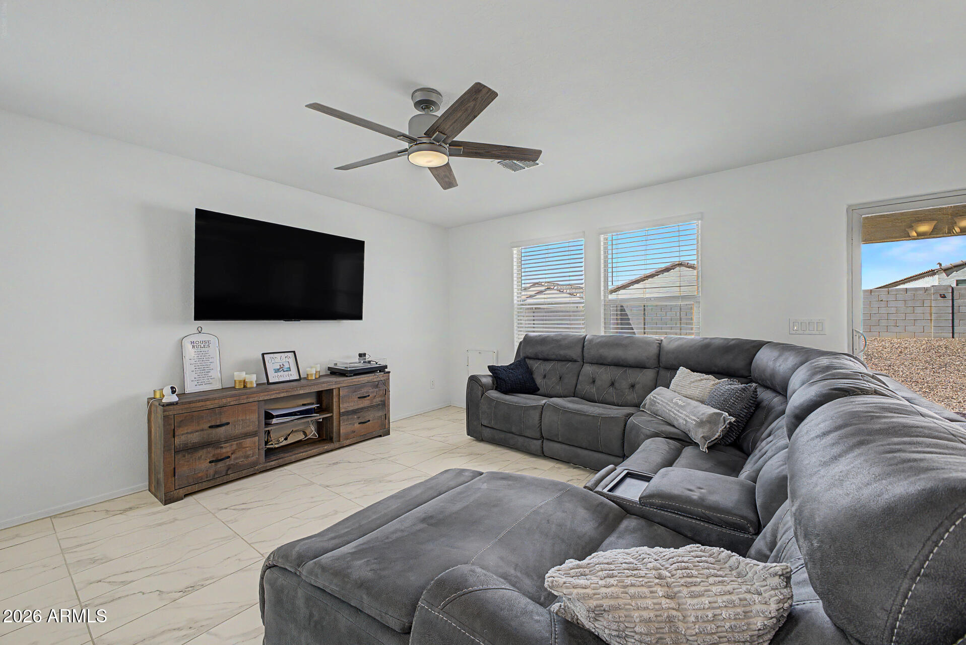 1556 W CENTRAL Avenue