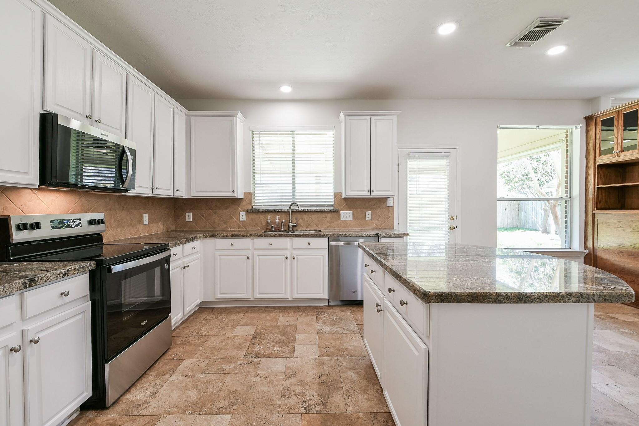 2411 Easterleaf Court