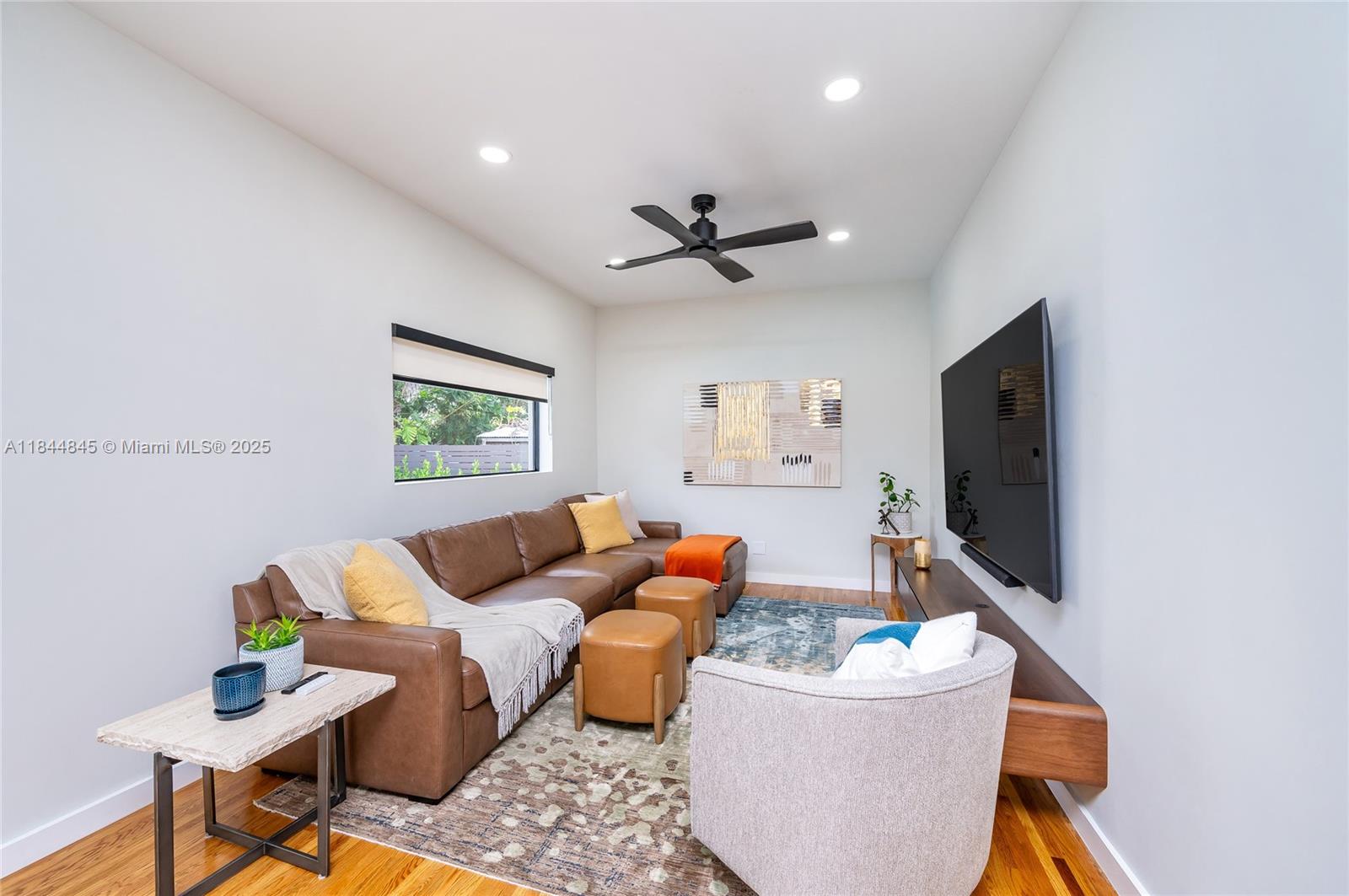 117 S Royal Poinciana Blvd