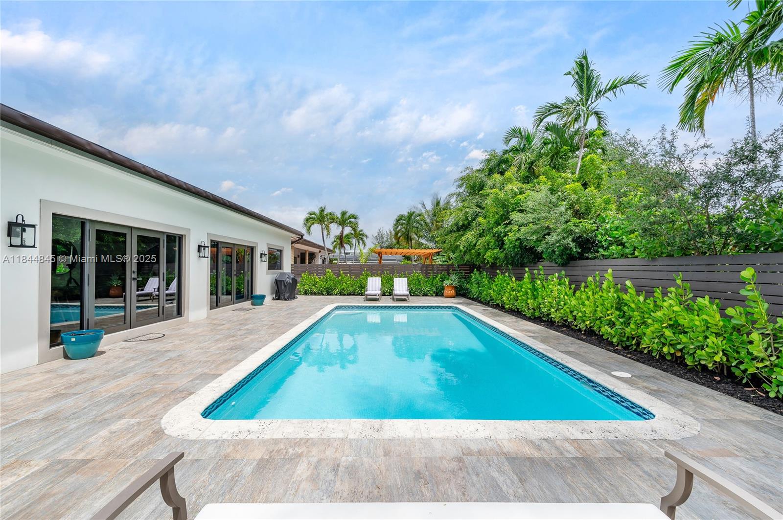 117 S Royal Poinciana Blvd