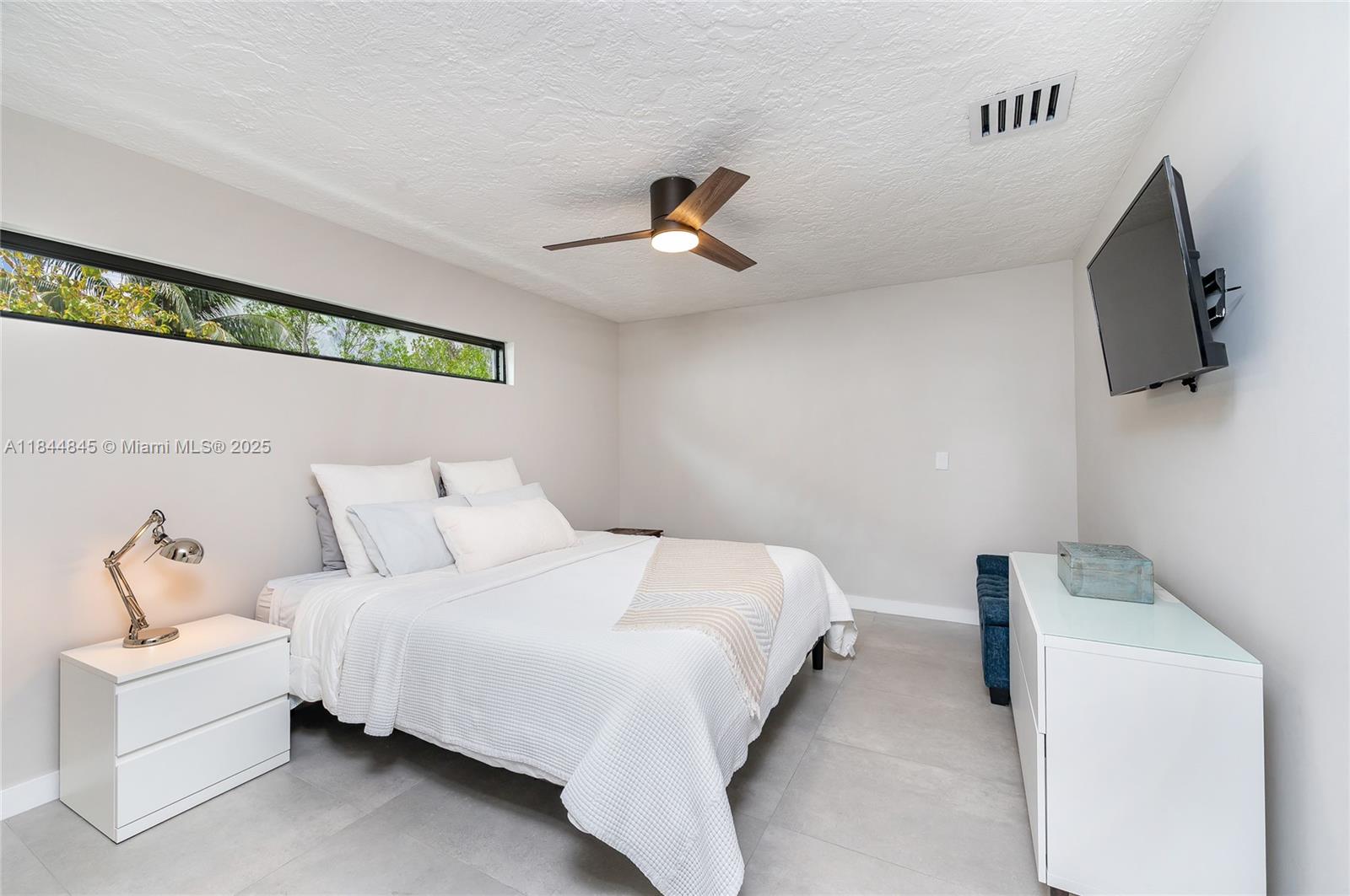 117 S Royal Poinciana Blvd