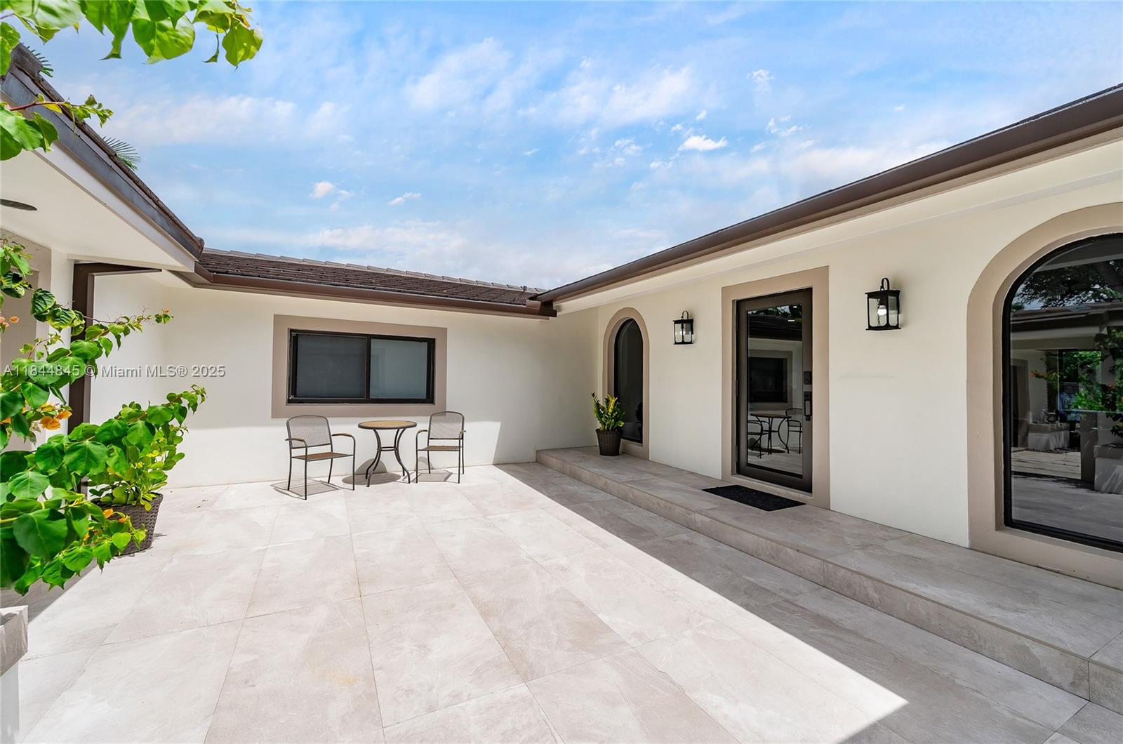 117 S Royal Poinciana Blvd