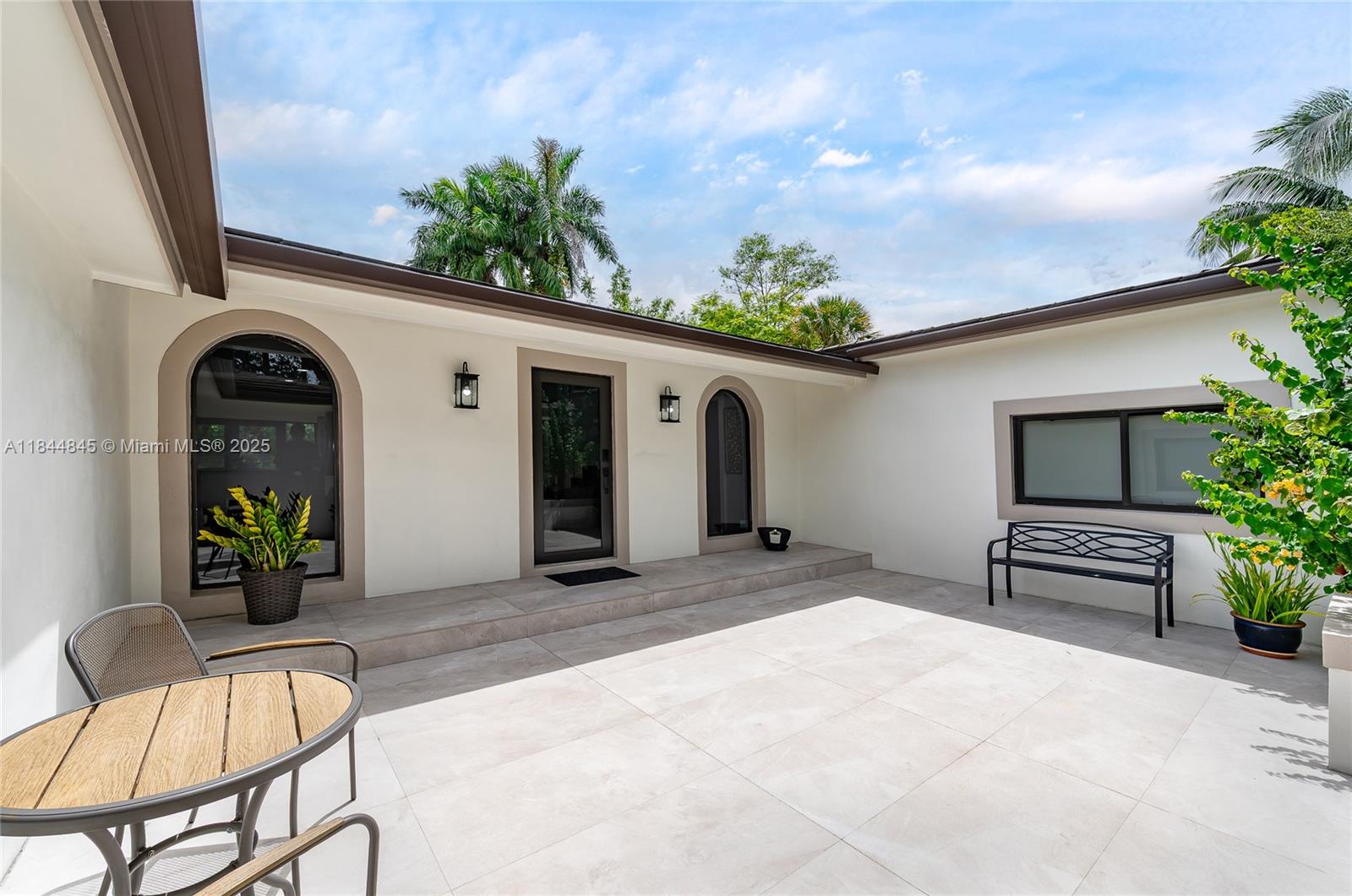 117 S Royal Poinciana Blvd