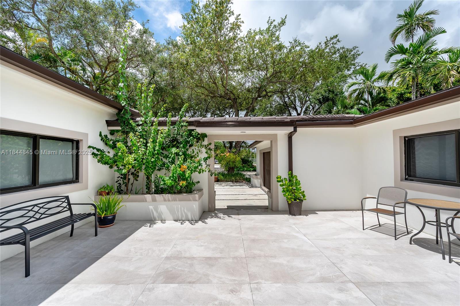 117 S Royal Poinciana Blvd