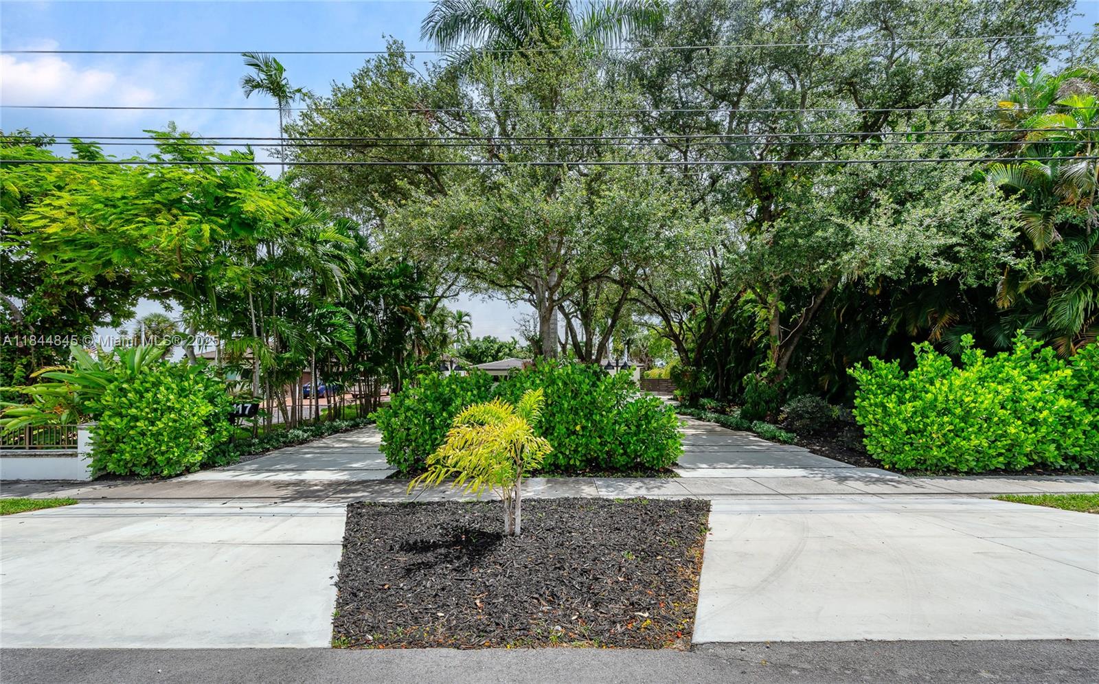 117 S Royal Poinciana Blvd