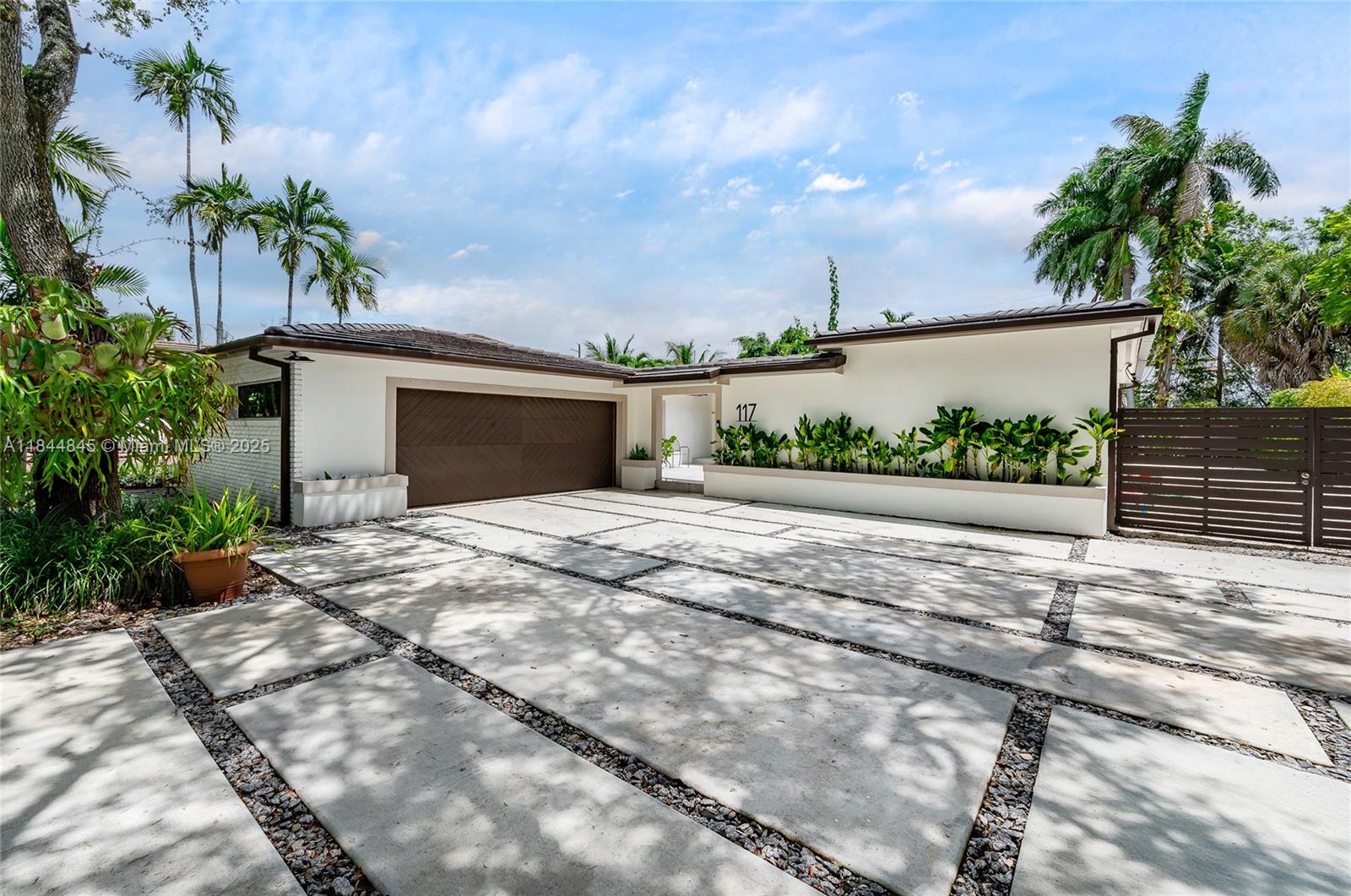 117 S Royal Poinciana Blvd