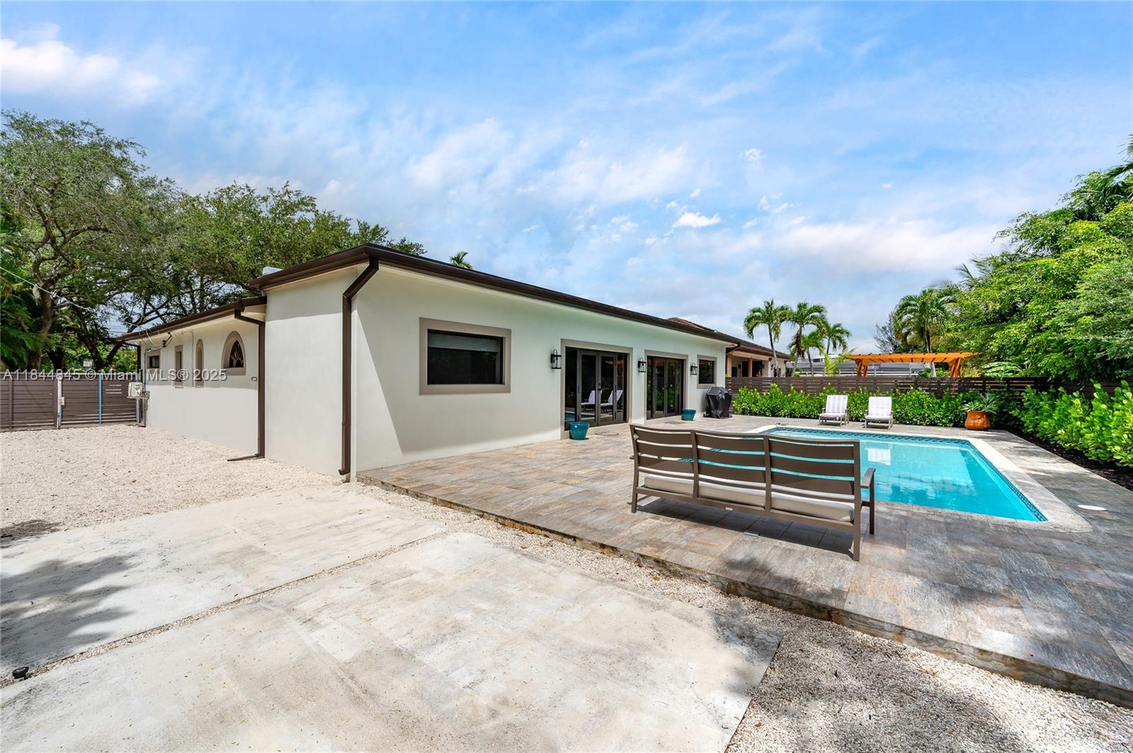 117 S Royal Poinciana Blvd