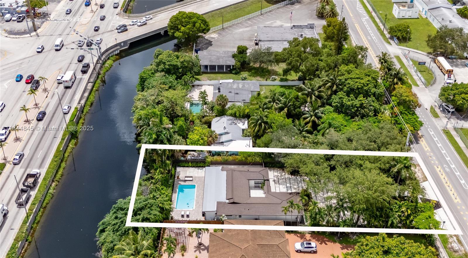 117 S Royal Poinciana Blvd