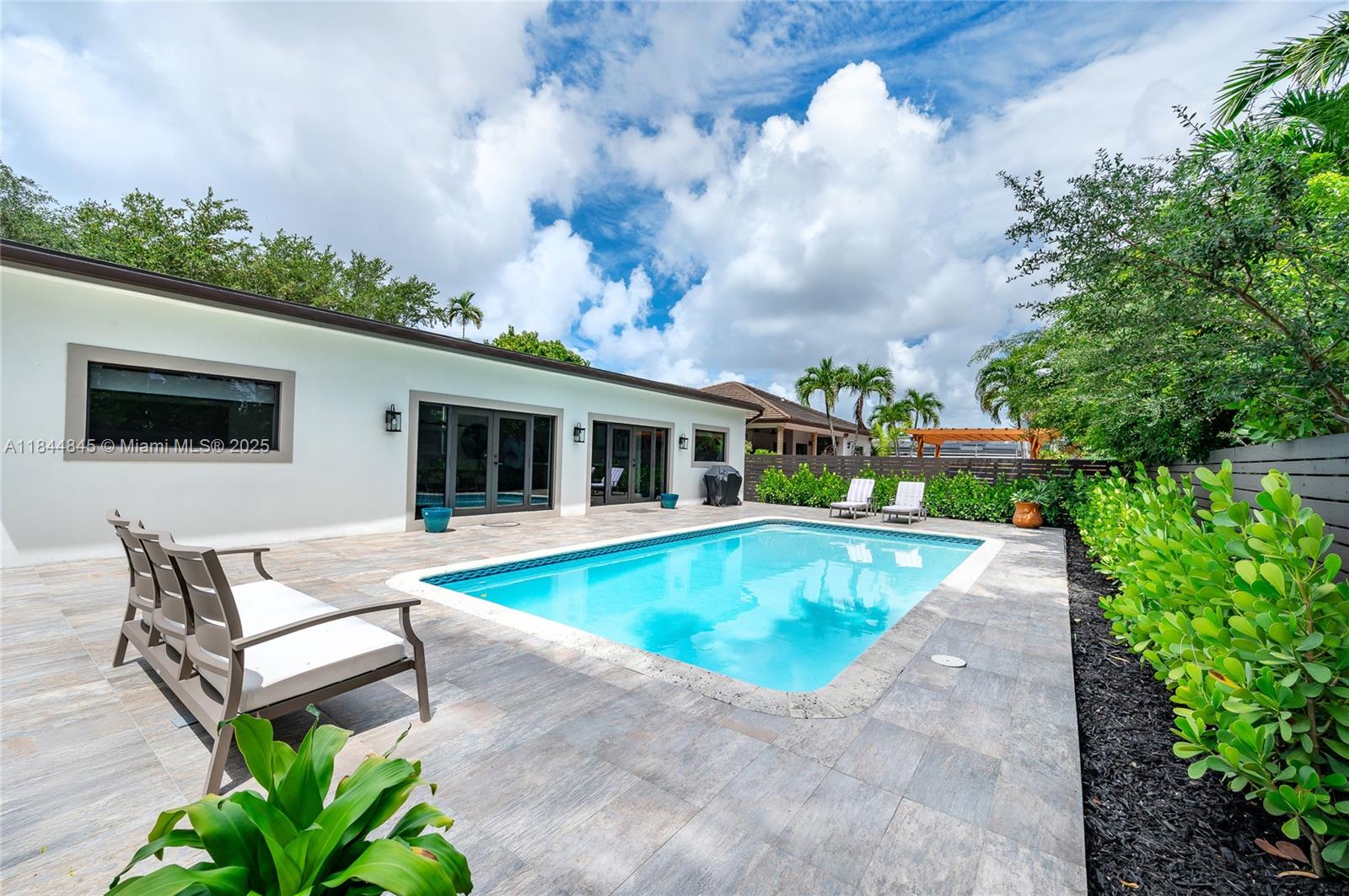 117 S Royal Poinciana Blvd