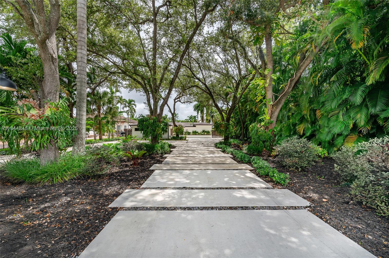 117 S Royal Poinciana Blvd