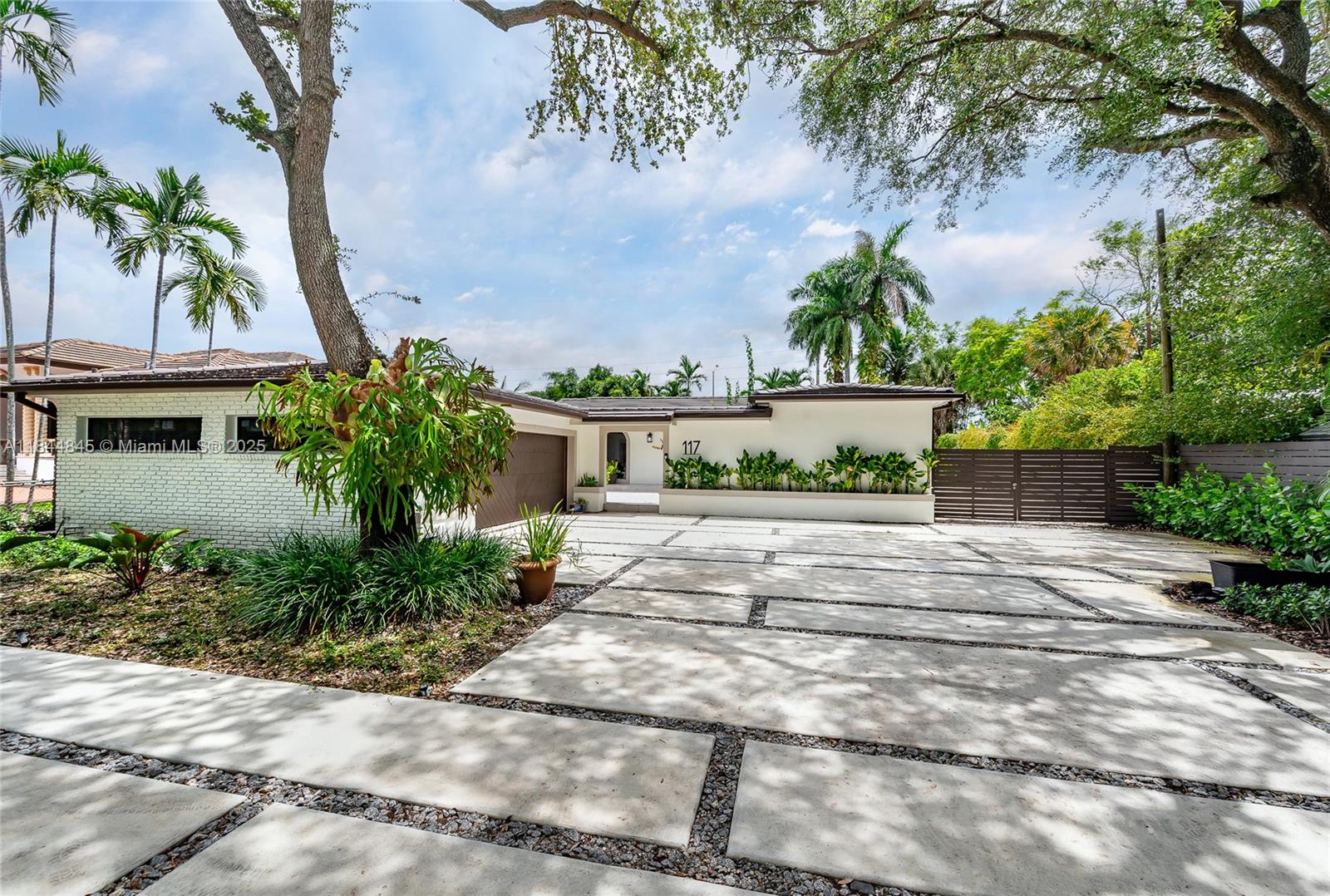 117 S Royal Poinciana Blvd