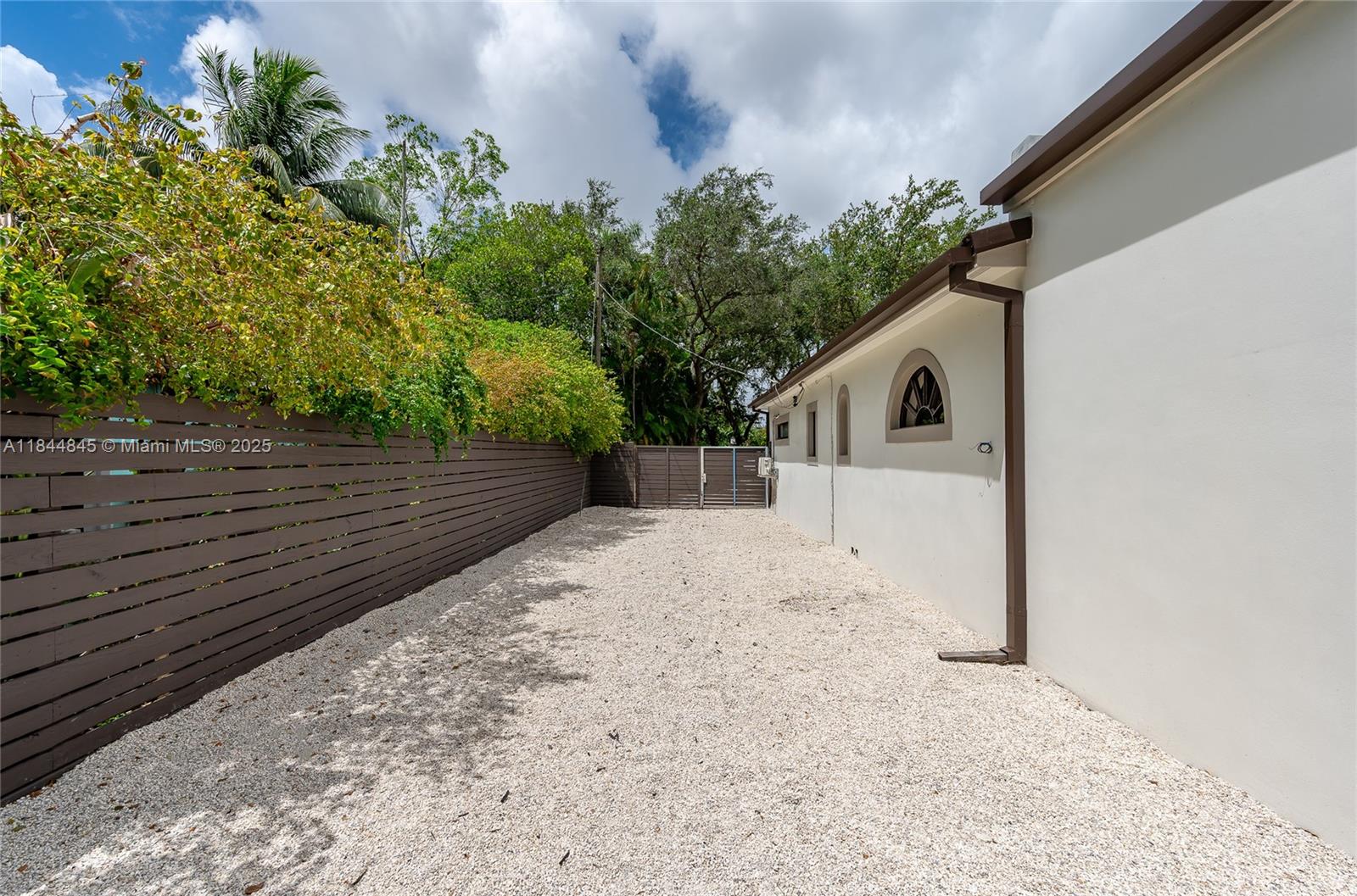 117 S Royal Poinciana Blvd