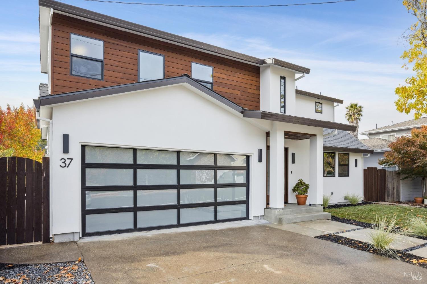 37 El Camino Dr