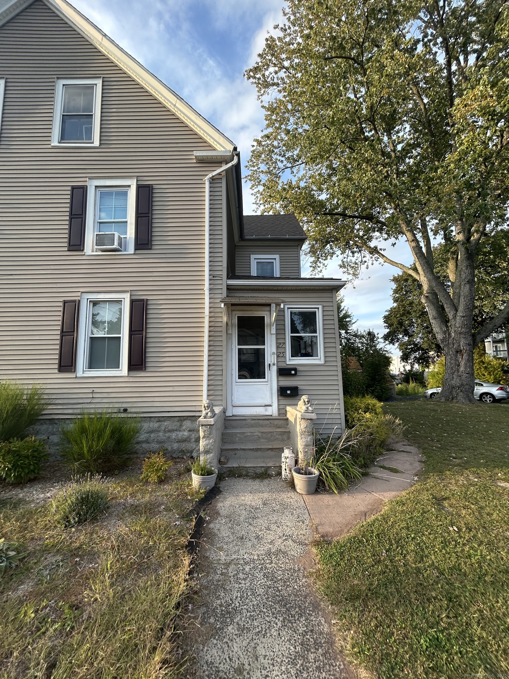 27 West Center Street