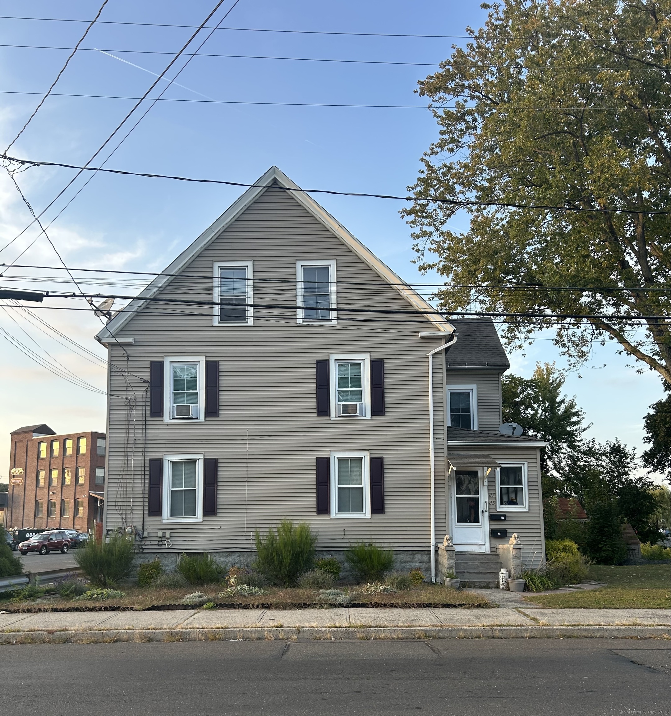 27 West Center Street