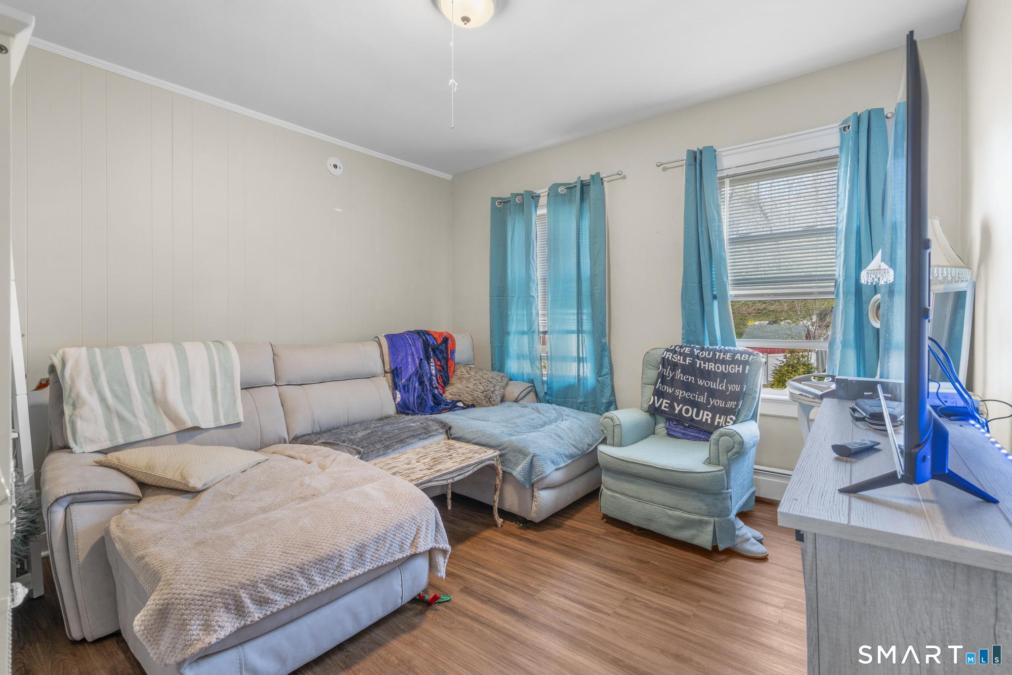27 Botsford Street