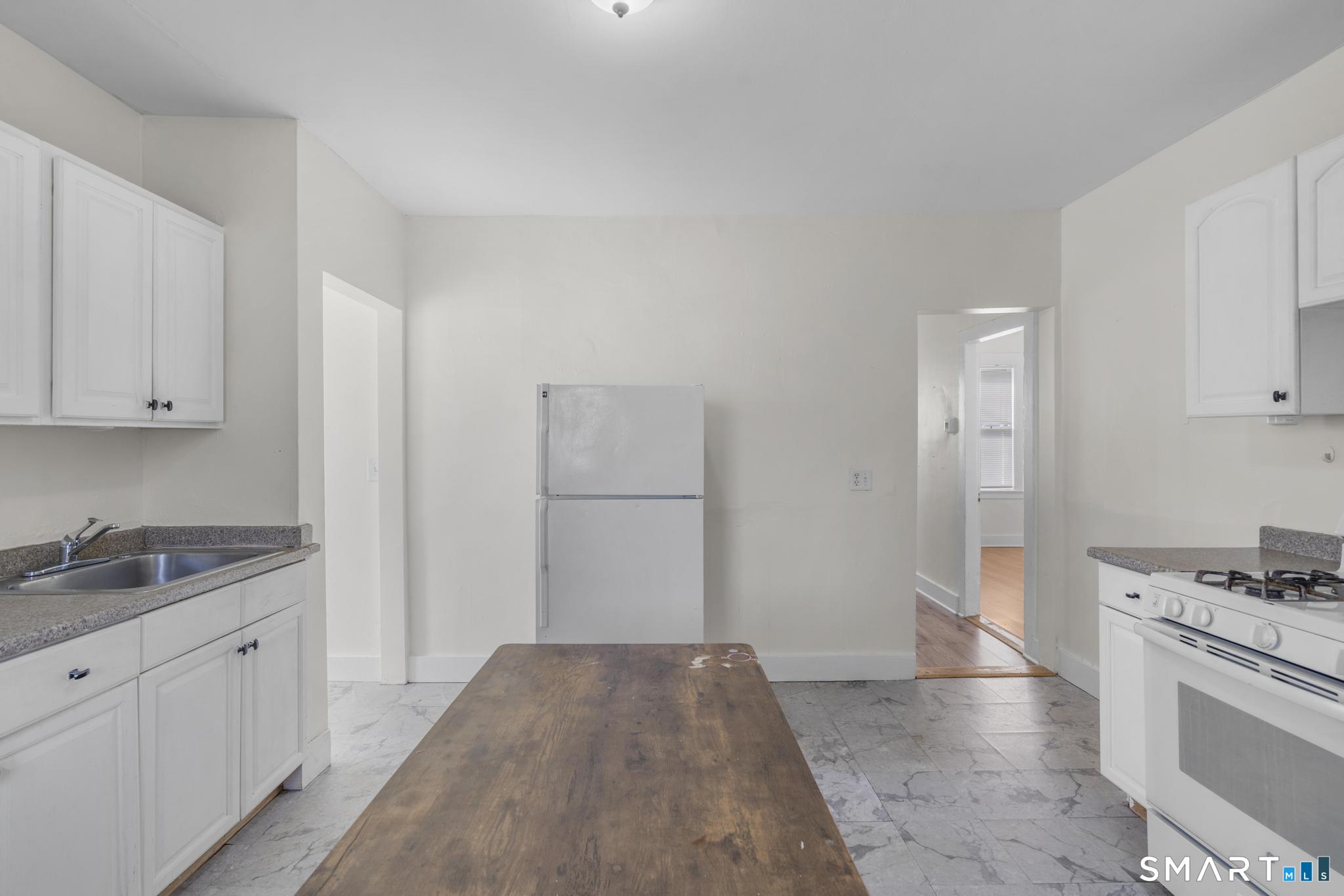 27 Botsford Street