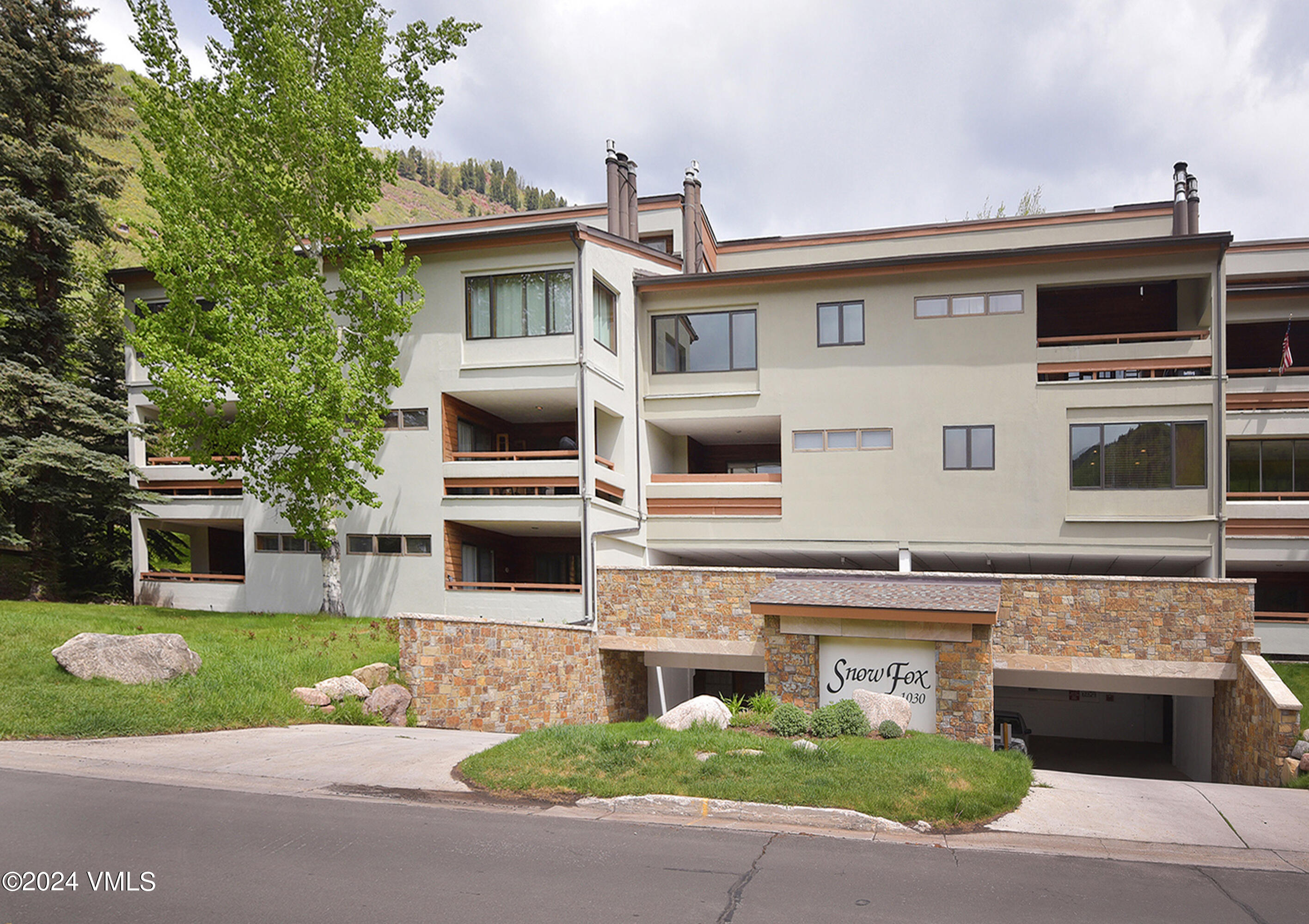 1030 Lions Ridge Loop, 301