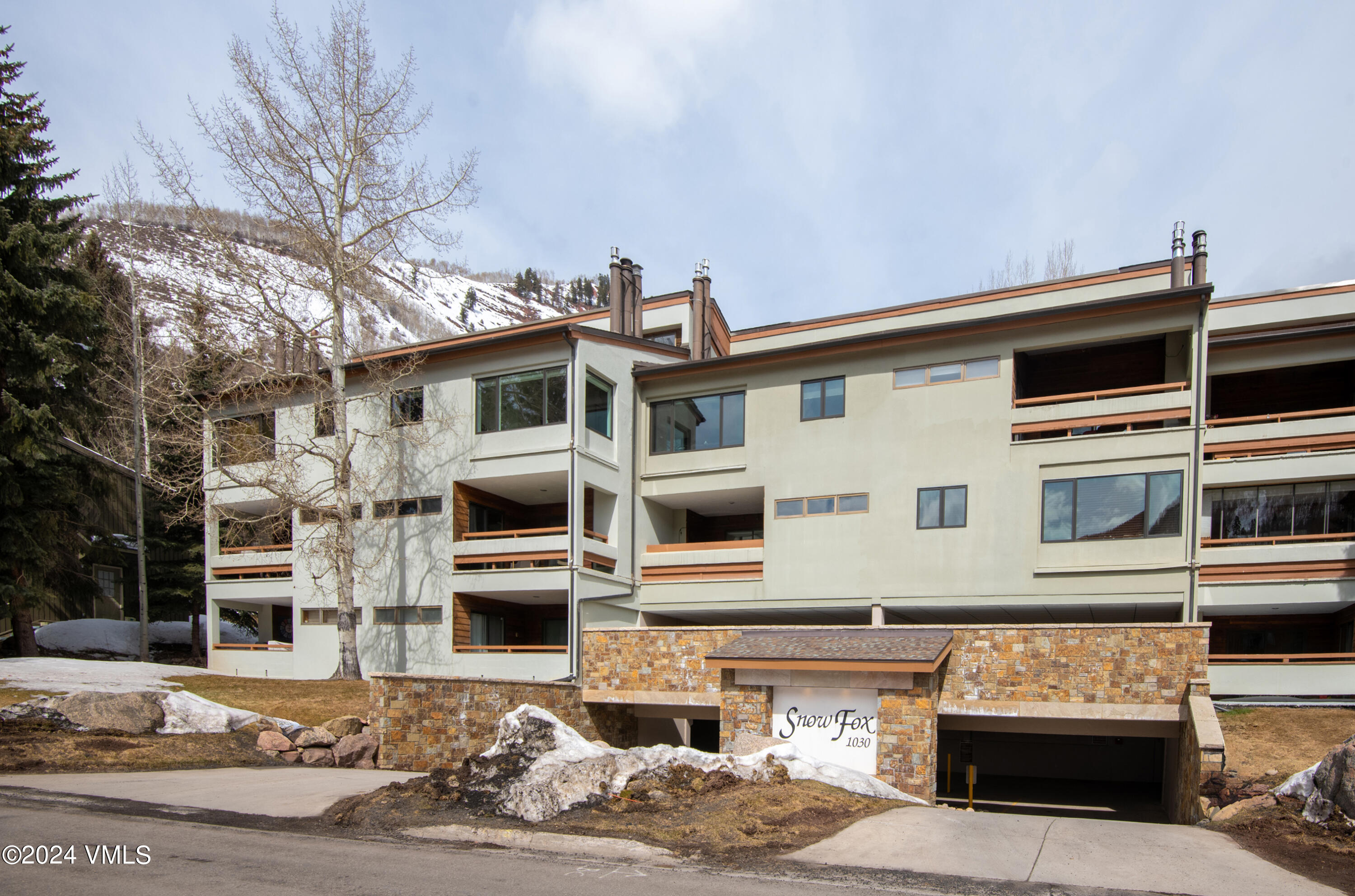 1030 Lions Ridge Loop, 301