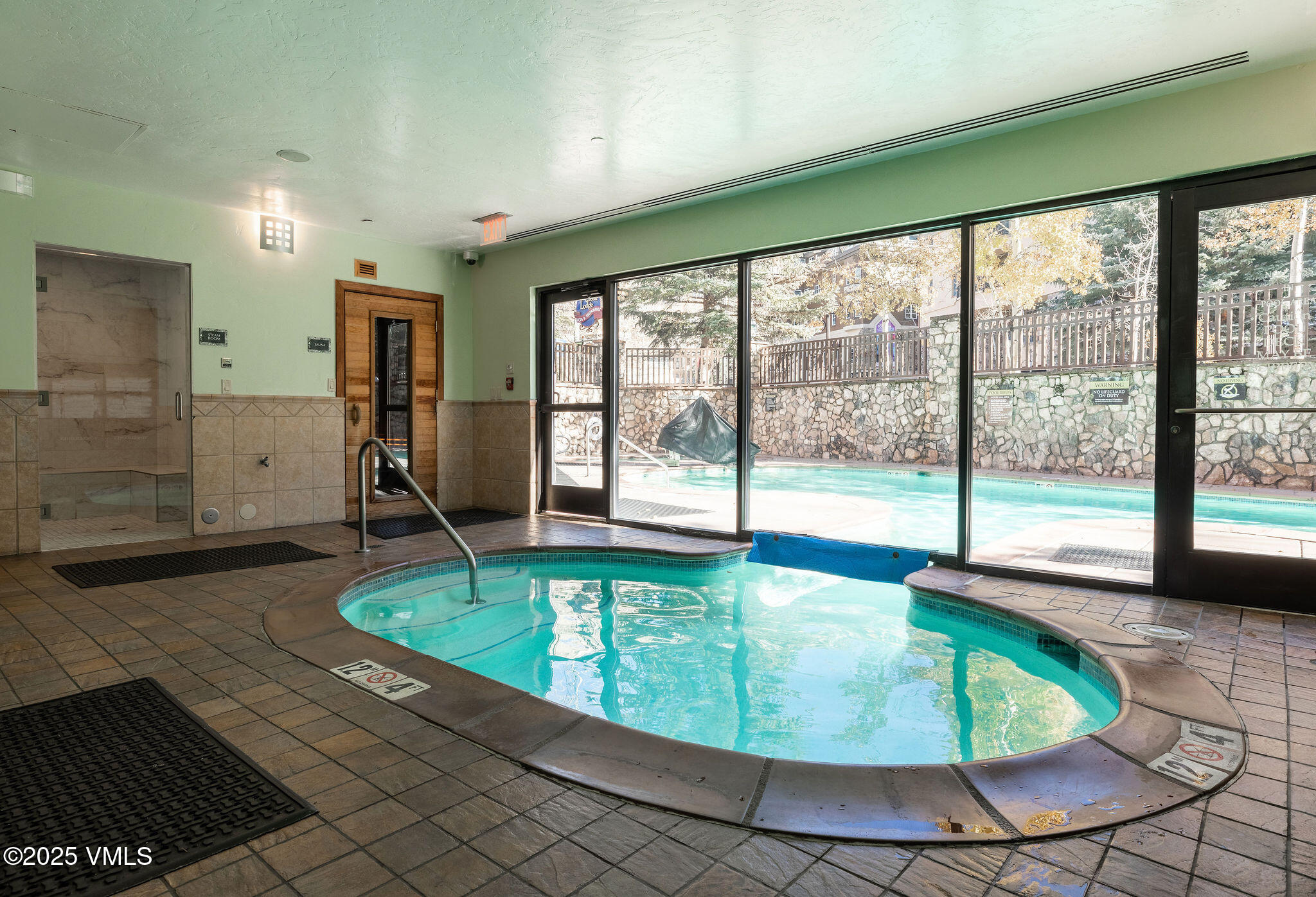 26 Avondale, 211