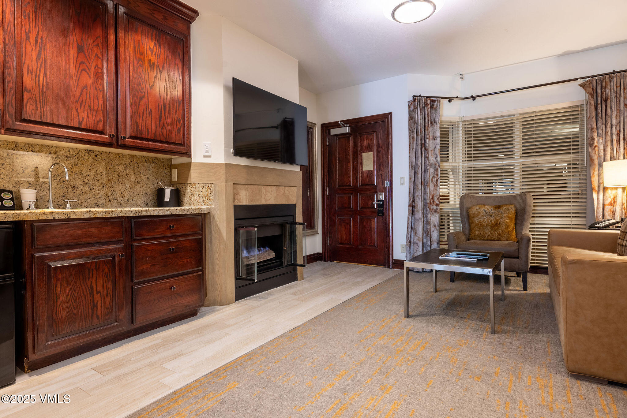 26 Avondale, 211