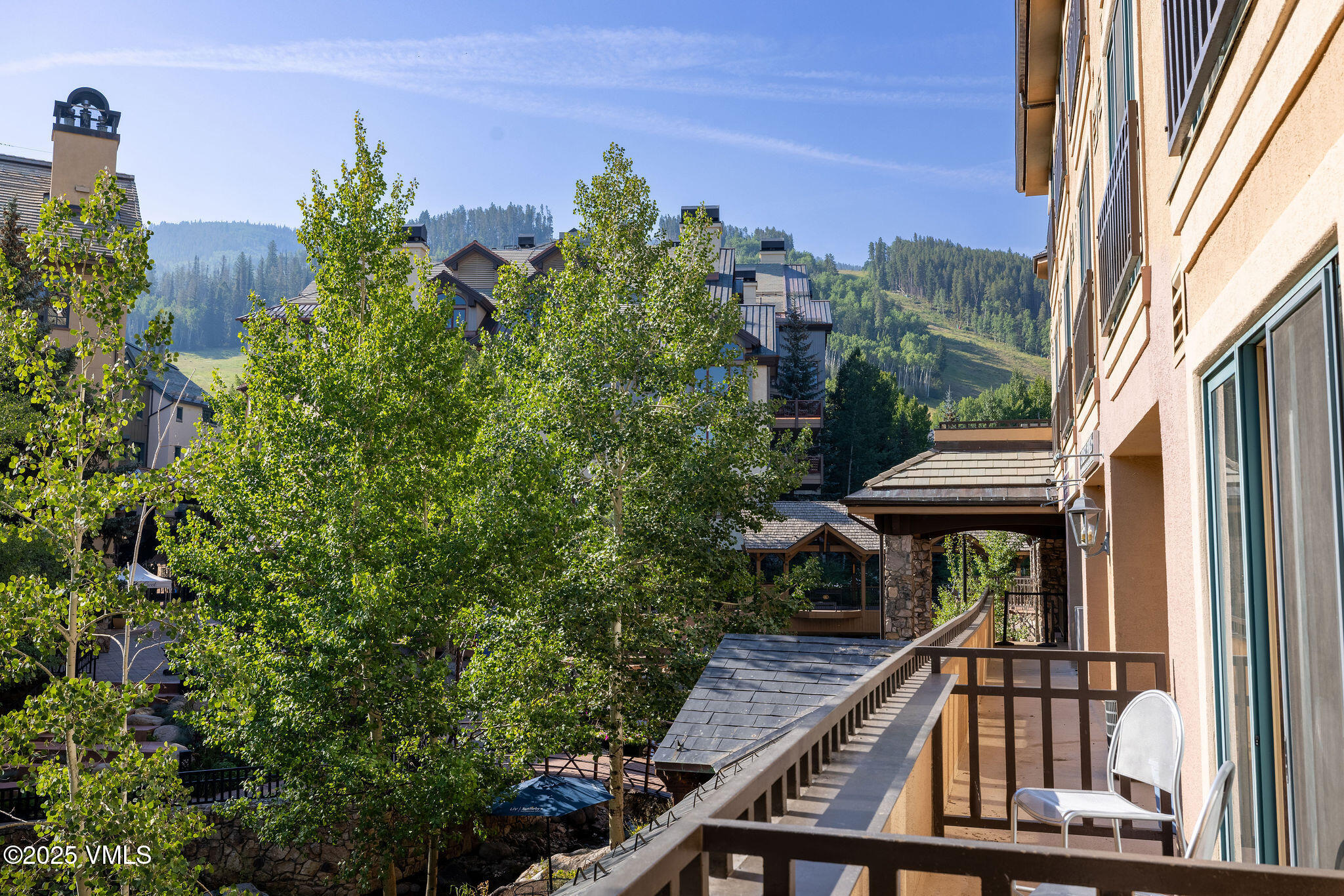 26 Avondale, 211